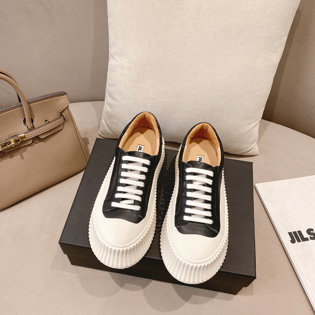 NO:384706,jil sander new white toe-layer cowhide thick-soled biscuit shoes new winter high-rise fabric top layer cowhide inner foot pad cowhide color beige white, black outsole biscuits look like glue outsole size 35~40#, casual shoes/sports shoes, jil sander, sneakers, cowhide19860909jil sander 吉尔桑德 新款小白鞋头层牛皮厚底饼干鞋新款冬内增高   面料头层牛皮  内里垫脚牛皮里  颜色米白,黑色  大底饼干像胶大底  码数35～40#,休闲鞋/运动鞋,jil sander,sneakers,cowhide,Women's Shoes