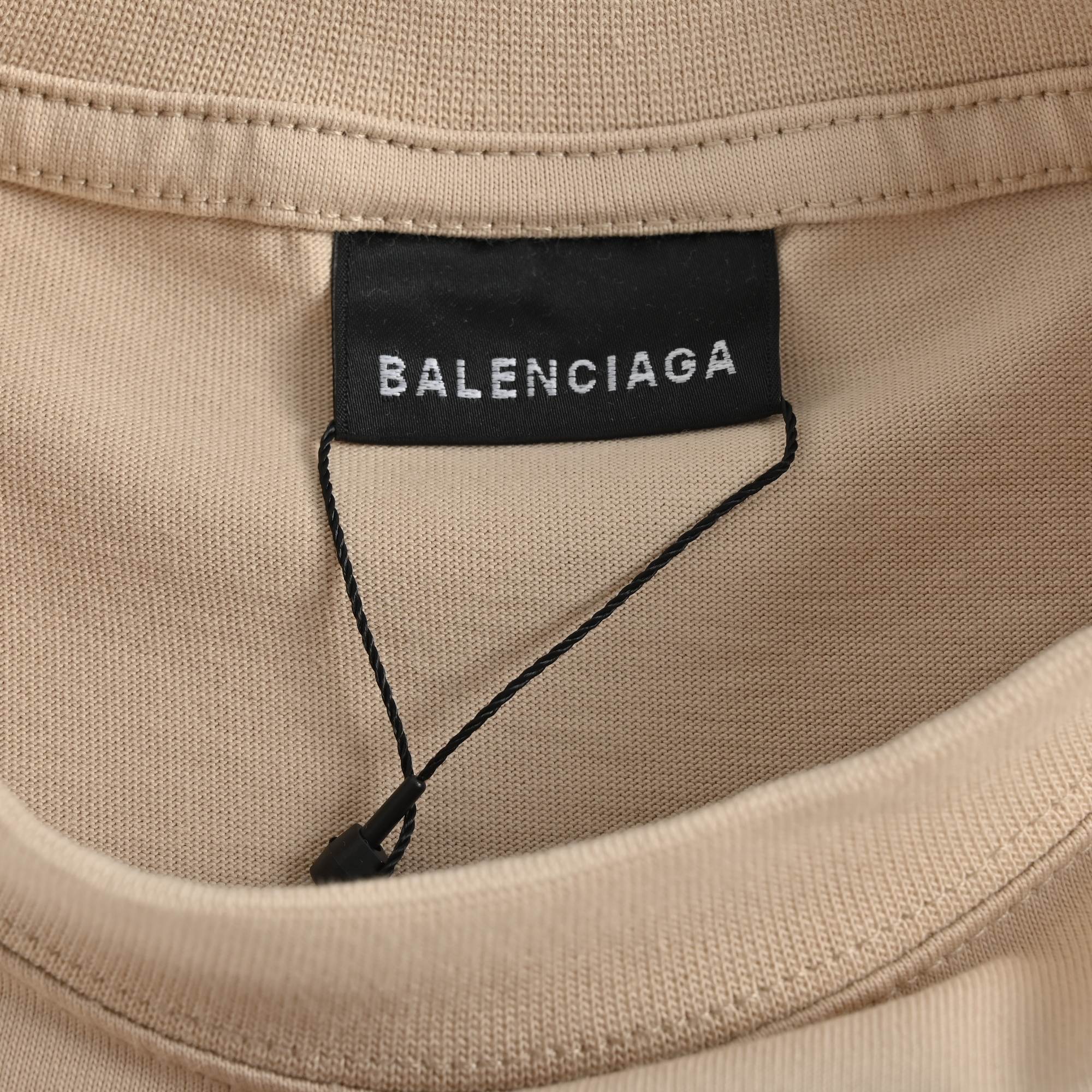 140 Balenciaga/巴黎世家 23ss 满印微章logo短袖 胸前是经典的logo点缀