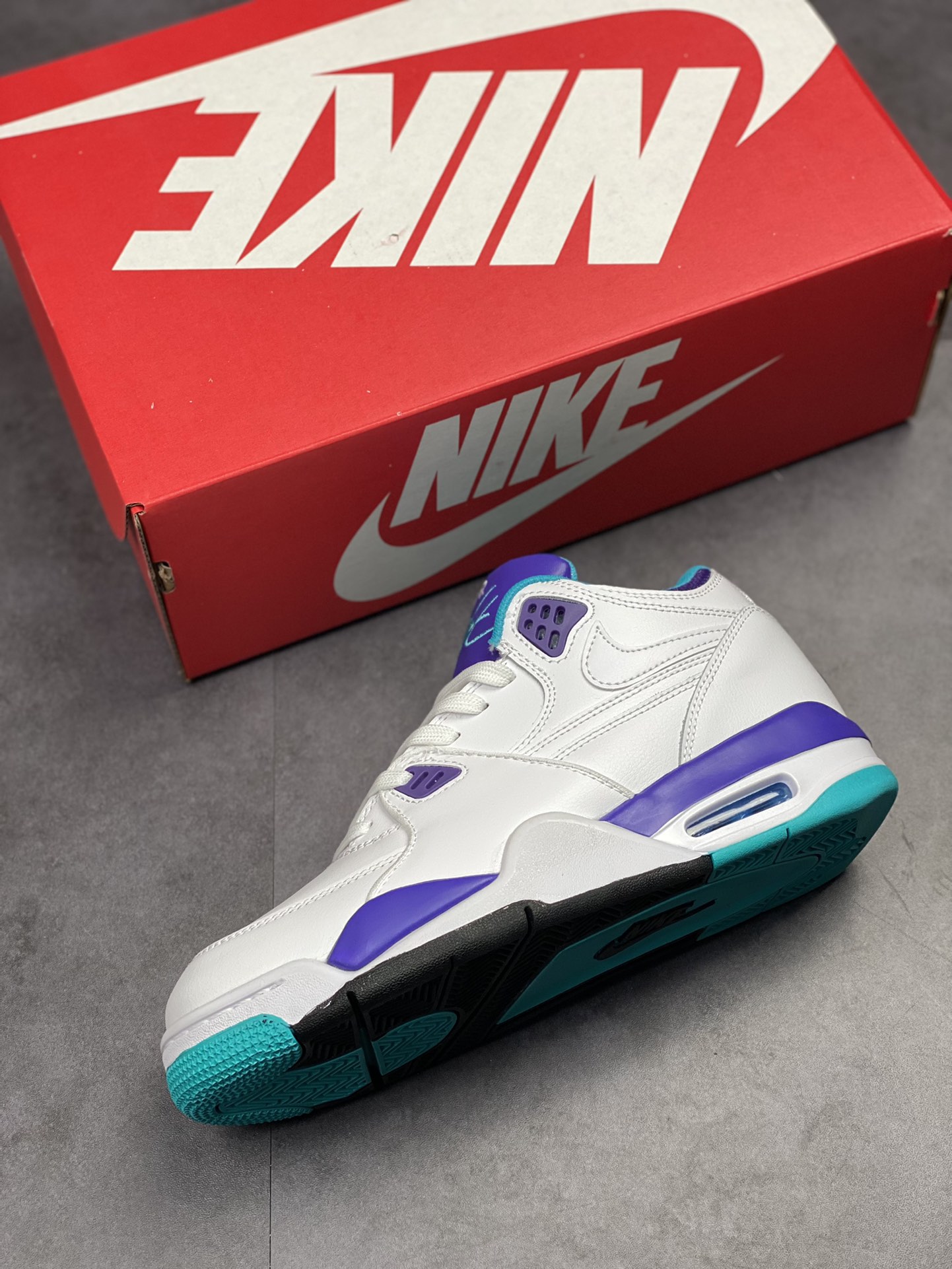 230 Nike Air Flight 89 皮革高帮复古篮球鞋 306252-113
