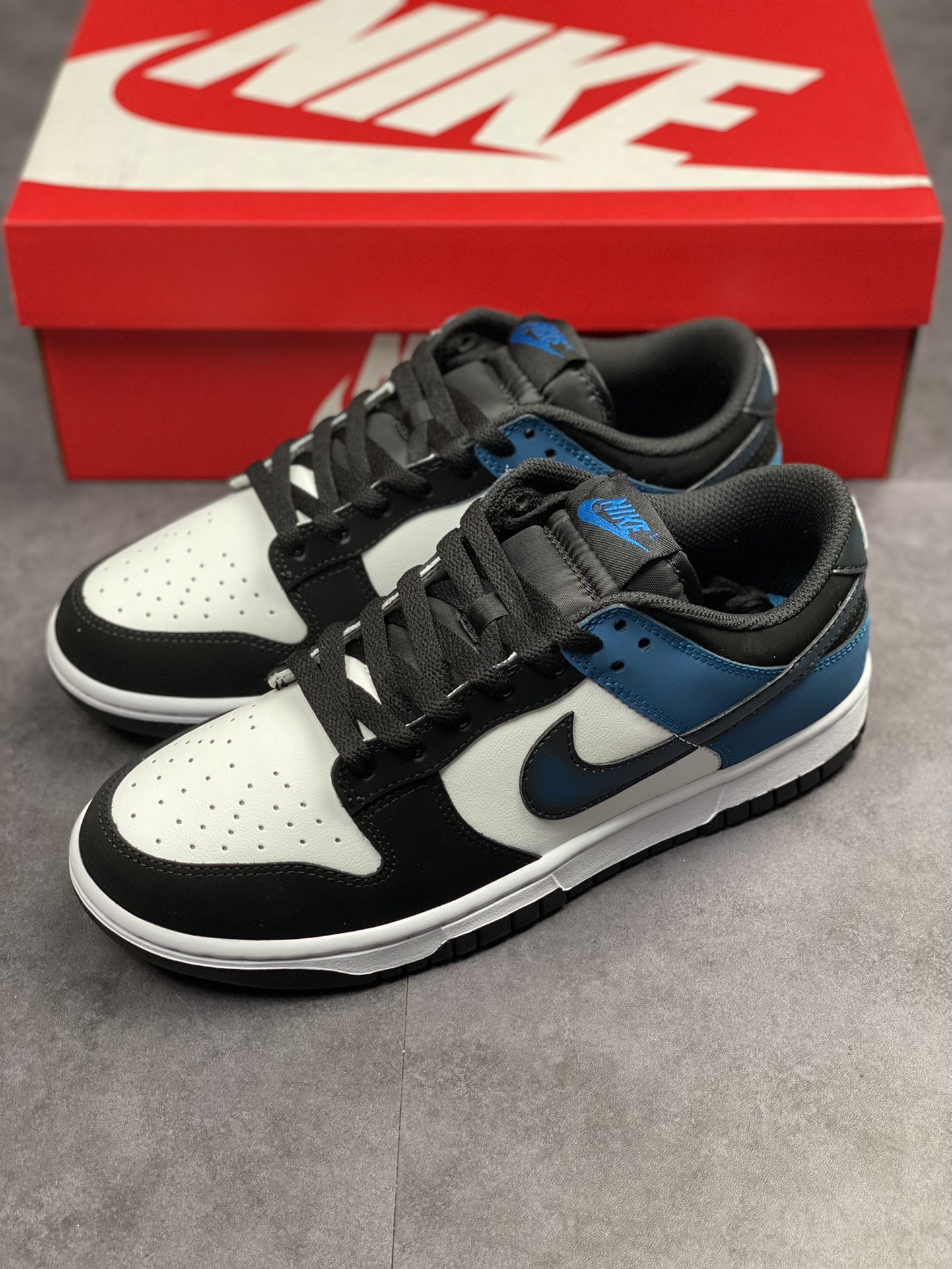 300 Nike SB Dunk Low “Industrial Blue”黑白蓝 FD6923-100