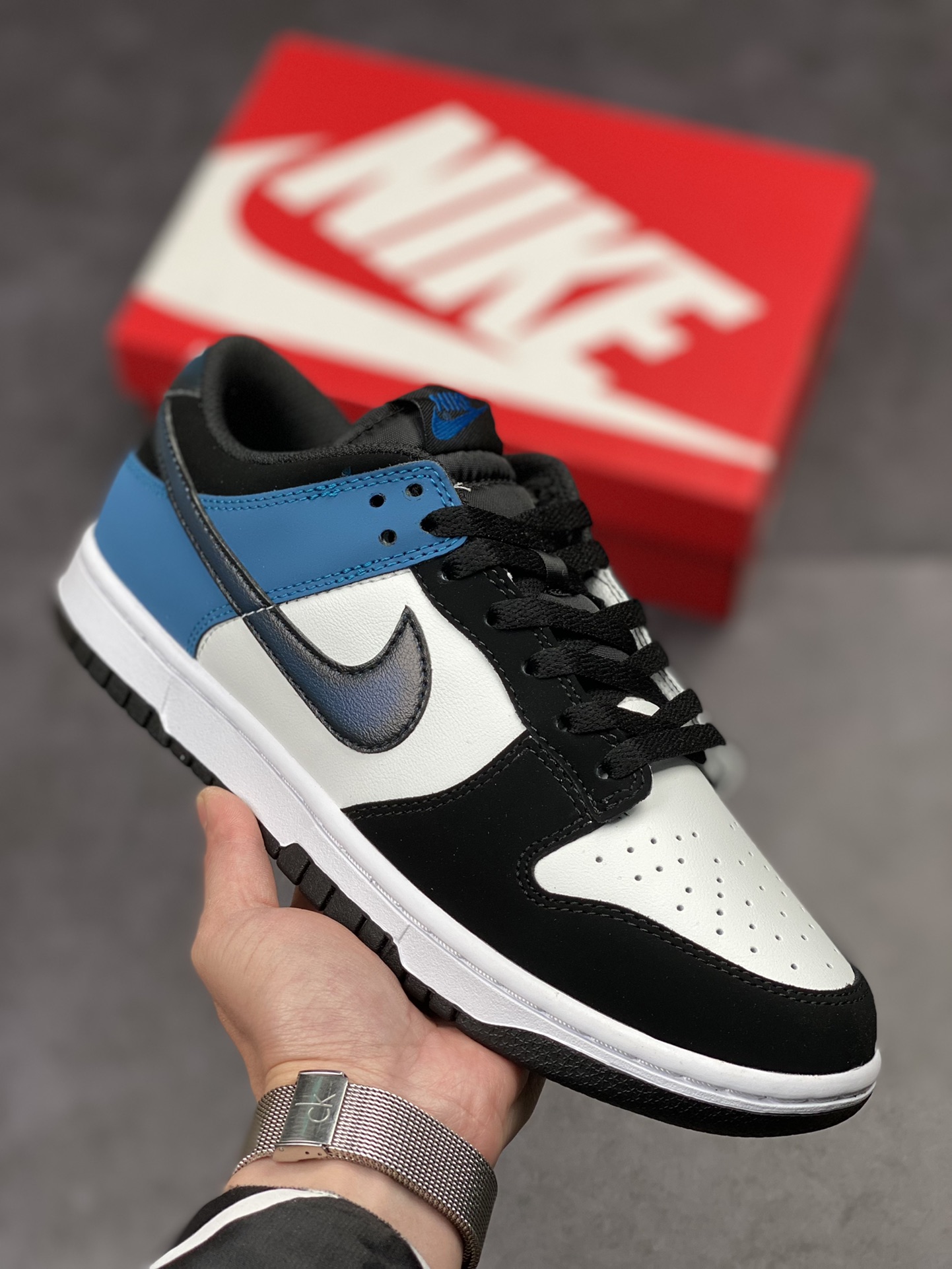 300 Nike SB Dunk Low “Industrial Blue”黑白蓝 FD6923-100