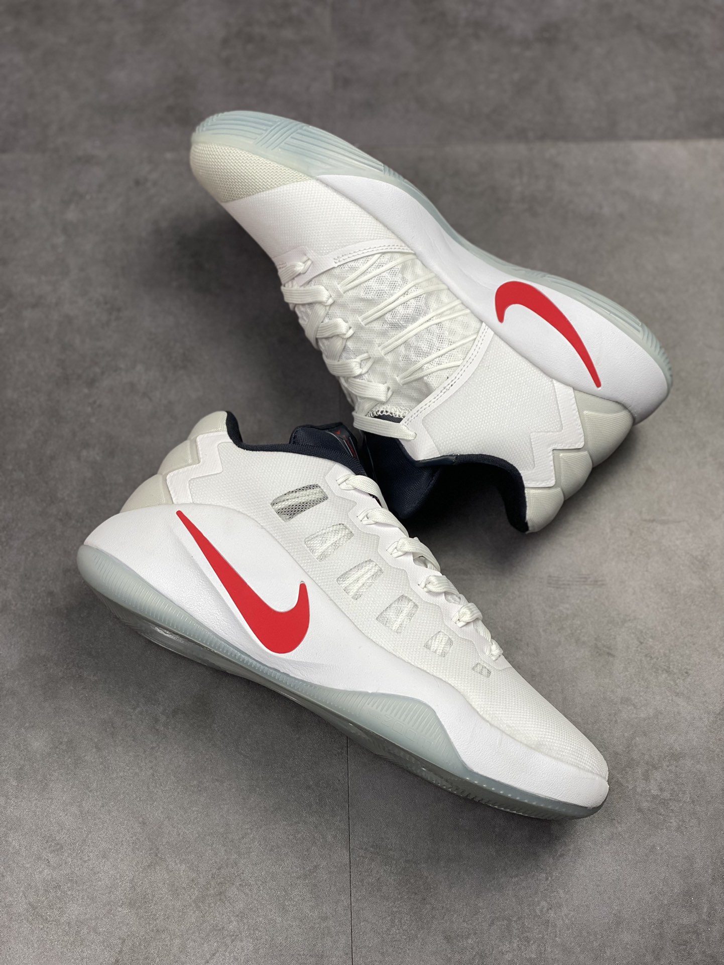 320 Nike Hyperdunk HD2016 Low 实战篮球鞋 844364-146