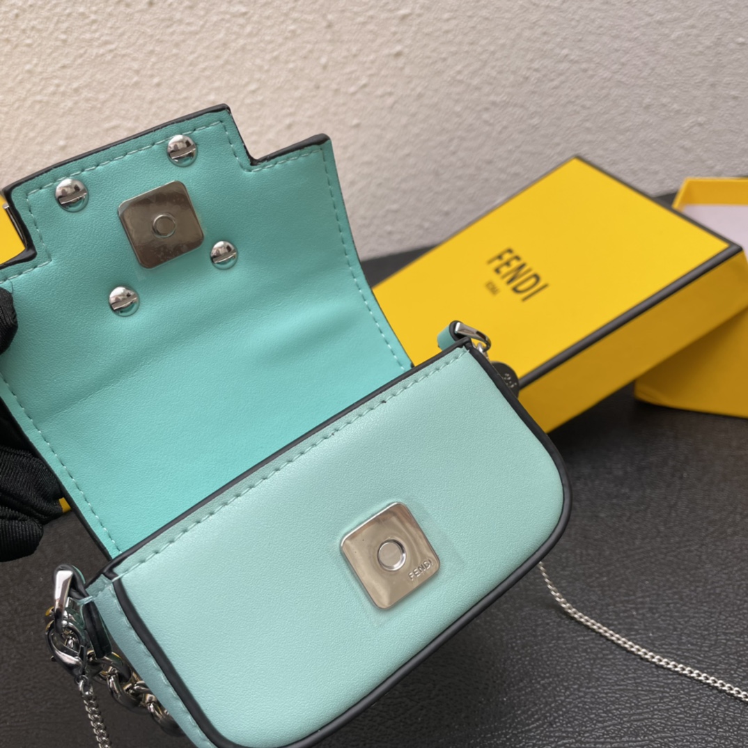 340 Fendi X Tiffany&Co.限量迷你nano 携手推出Baguette nano款独Tiffany BlueTM光滑牛皮制成 3F3914