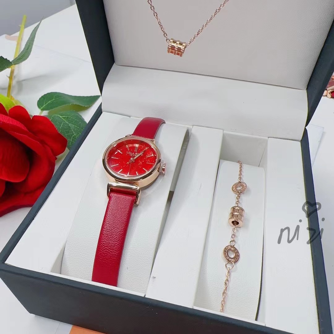 LolaRose Gold Rings Set with Quilala Box: Xuan’s Red Book Collaboration.