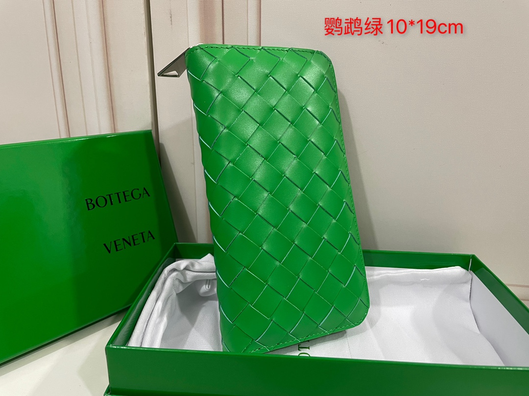 Portefeuille long zippé en cuir intrecciato Bottega Veneta