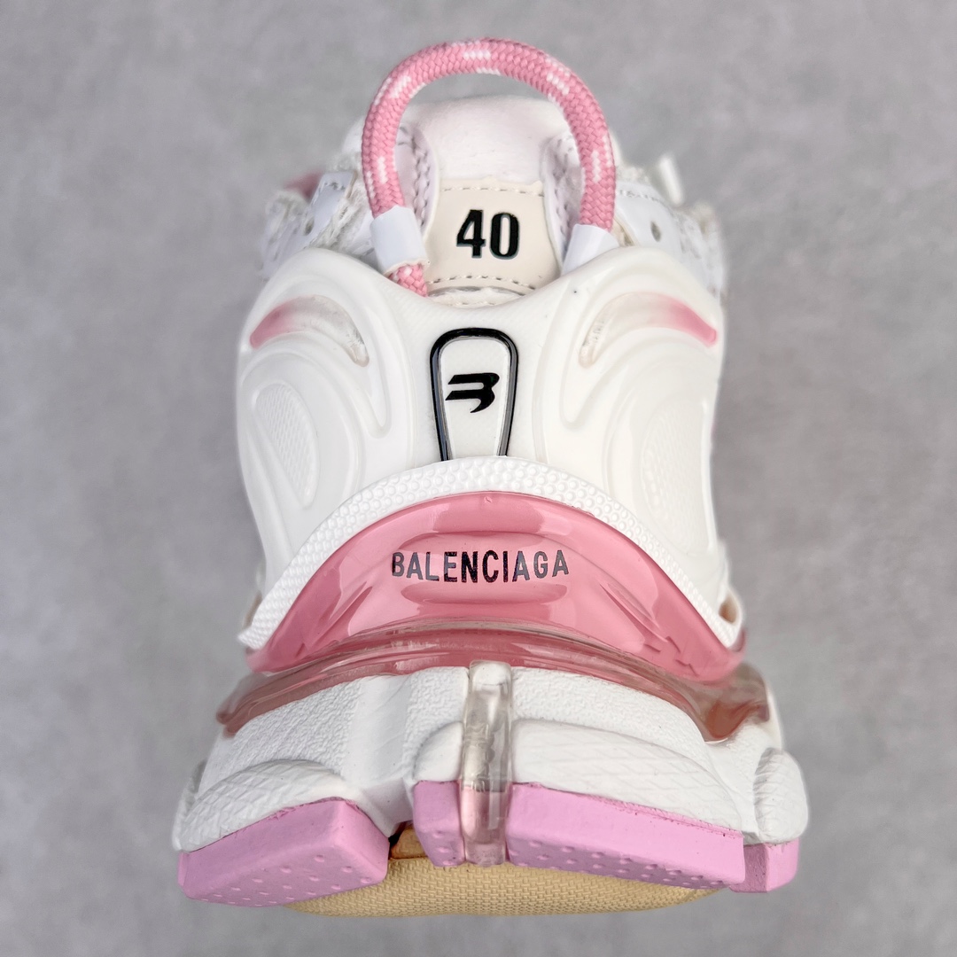 图片[8]-💰460 ＃VG零售版 BALENCIAGA Runner Sneaker 巴黎世家七代慢跑系列低帮复古野跑潮流运动鞋老爹鞋 尼龙和网布材质 磨损效果 鞋头边缘印有尺码 背面浮印尺码 外侧印有跑者徽标 鞋舌刺绣 Balenciaga 品牌标识 鞋跟背面 Balenciaga品牌标识 材质采用65%聚氨酯、35%聚酯纤维 全新 Runner 鞋型轮廓借鉴于 2000 年初的复古线条 搭载大网眼面料制成鞋面基础，由粉色、白色尼龍与橡胶质地覆盖鞋面诠释线条感 当中透过几道手缝线与折损痕更是精准的掌握历经时间淬炼的破旧痕迹 延续其手法至鞋领、鞋跟、鞋带、中底等部分均饰有破损及脏污之貌 尤其是鞋领处与鞋带孔眼条更是采用不规则做旧技术将内容物泡棉随机露出 尺码：35 36 37 38 39 40 41 42 43 44 45 46 编码：by5936030-运动鞋