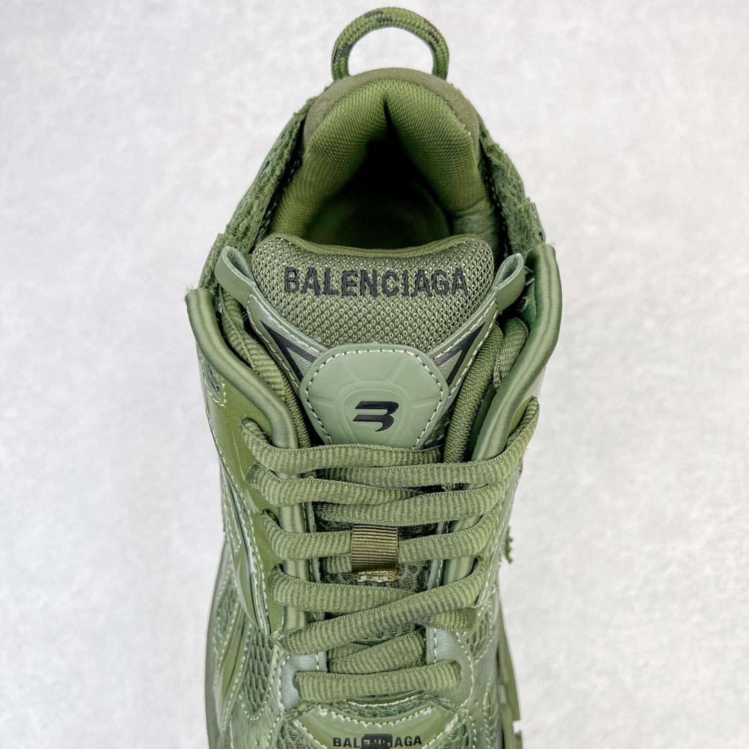 图片[5]-💰460 ＃VG零售版 BALENCIAGA Runner Sneaker 巴黎世家七代慢跑系列低帮复古野跑潮流运动鞋老爹鞋 尼龙和网布材质 磨损效果 鞋头边缘印有尺码 背面浮印尺码 外侧印有跑者徽标 鞋舌刺绣 Balenciaga 品牌标识 鞋跟背面 Balenciaga品牌标识 材质采用65%聚氨酯、35%聚酯纤维 全新 Runner 鞋型轮廓借鉴于 2000 年初的复古线条 搭载大网眼面料制成鞋面基础，由粉色、白色尼龍与橡胶质地覆盖鞋面诠释线条感 当中透过几道手缝线与折损痕更是精准的掌握历经时间淬炼的破旧痕迹 延续其手法至鞋领、鞋跟、鞋带、中底等部分均饰有破损及脏污之貌 尤其是鞋领处与鞋带孔眼条更是采用不规则做旧技术将内容物泡棉随机露出 尺码：35 36 37 38 39 40 41 42 43 44 45 46 编码：by5936030-运动鞋