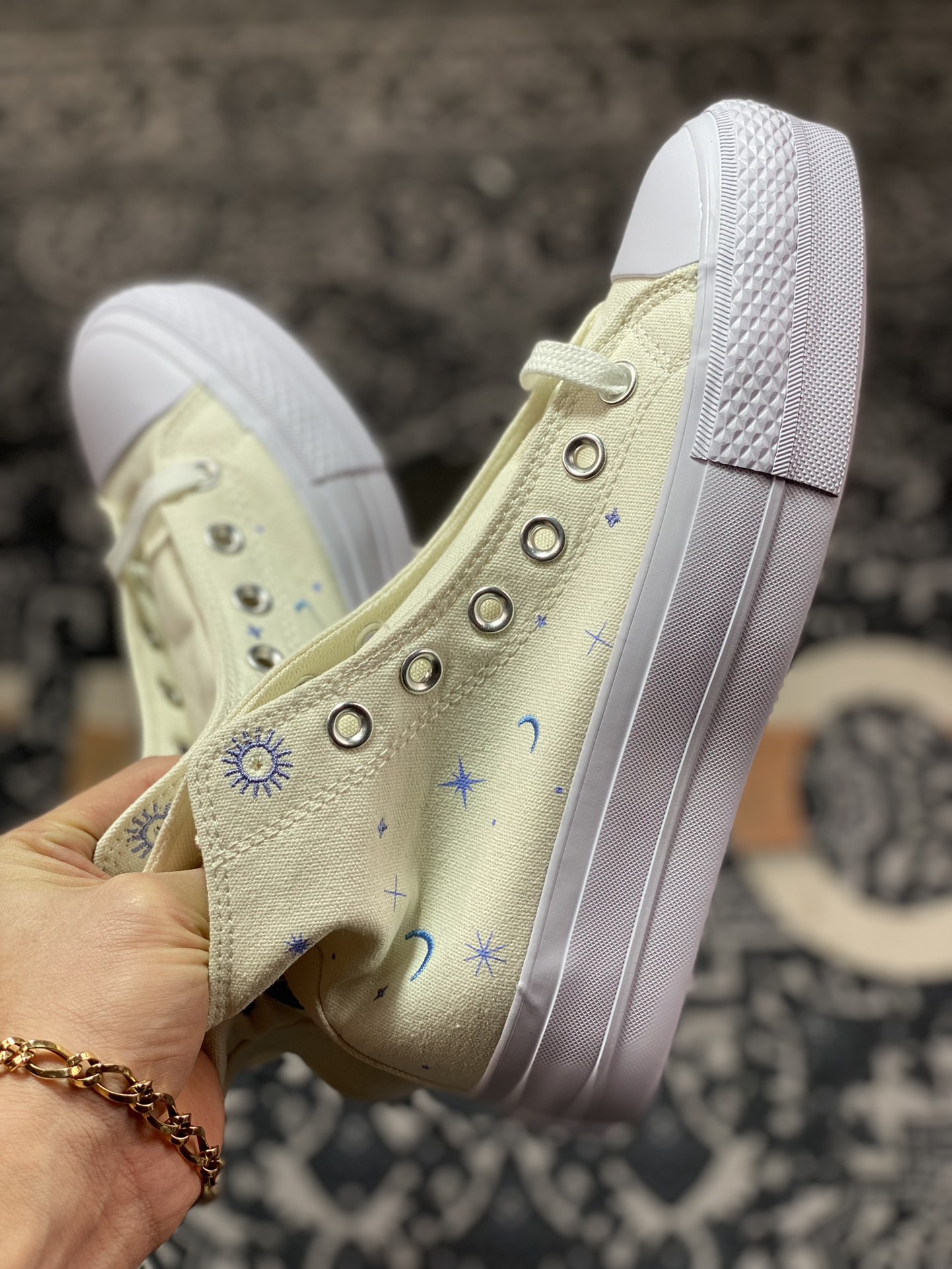 140   2023春季新款 星月刺绣厚底增高鞋 Converse Chuck Taylor All Star Lift  厚底星月刺绣 A02895c