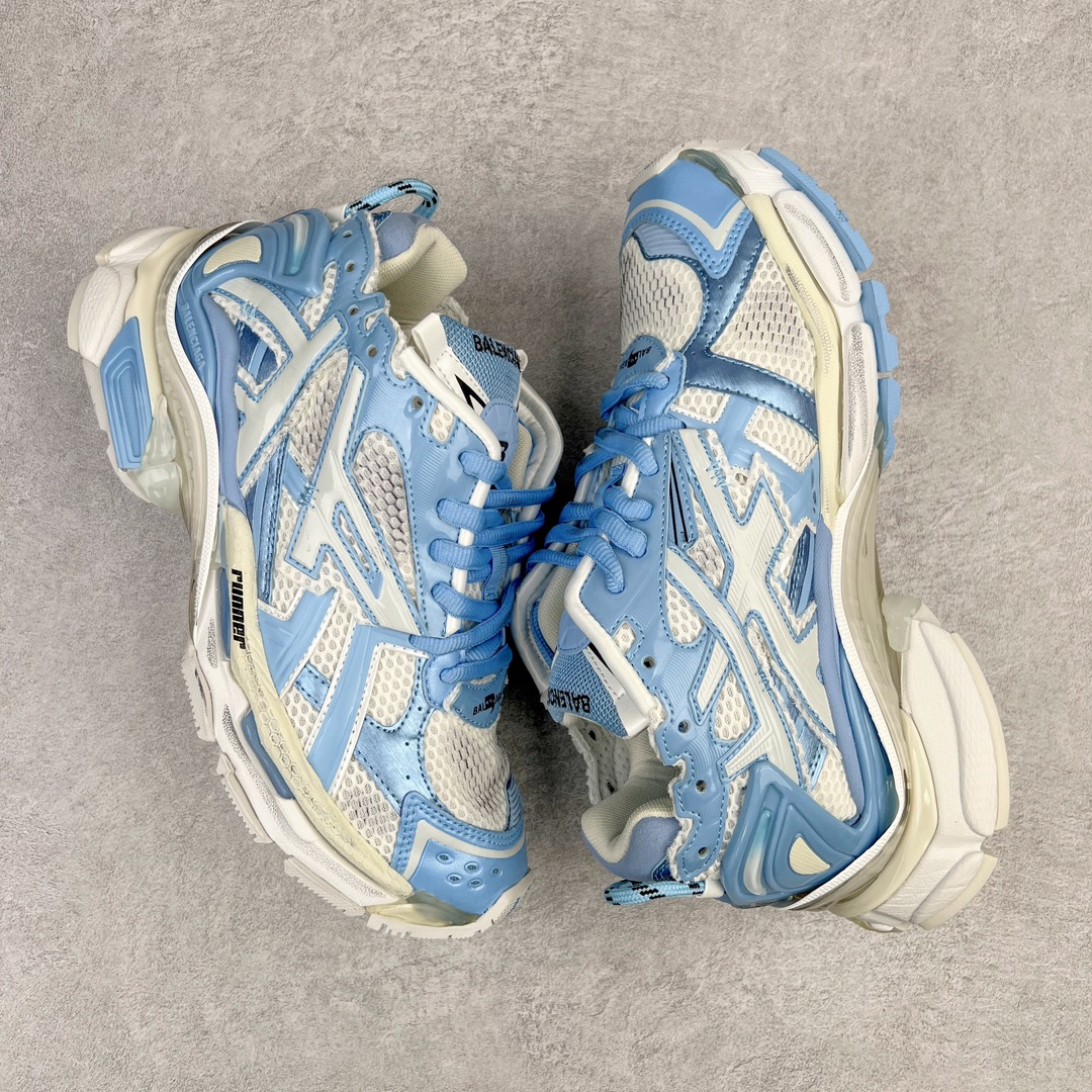 图片[3]-💰460 ＃VG零售版 BALENCIAGA Runner Sneaker 巴黎世家七代慢跑系列低帮复古野跑潮流运动鞋老爹鞋 尼龙和网布材质 磨损效果 鞋头边缘印有尺码 背面浮印尺码 外侧印有跑者徽标 鞋舌刺绣 Balenciaga 品牌标识 鞋跟背面 Balenciaga品牌标识 材质采用65%聚氨酯、35%聚酯纤维 全新 Runner 鞋型轮廓借鉴于 2000 年初的复古线条 搭载大网眼面料制成鞋面基础，由粉色、白色尼龍与橡胶质地覆盖鞋面诠释线条感 当中透过几道手缝线与折损痕更是精准的掌握历经时间淬炼的破旧痕迹 延续其手法至鞋领、鞋跟、鞋带、中底等部分均饰有破损及脏污之貌 尤其是鞋领处与鞋带孔眼条更是采用不规则做旧技术将内容物泡棉随机露出 尺码：35 36 37 38 39 40 41 42 43 44 45 46 编码：by5936030-运动鞋