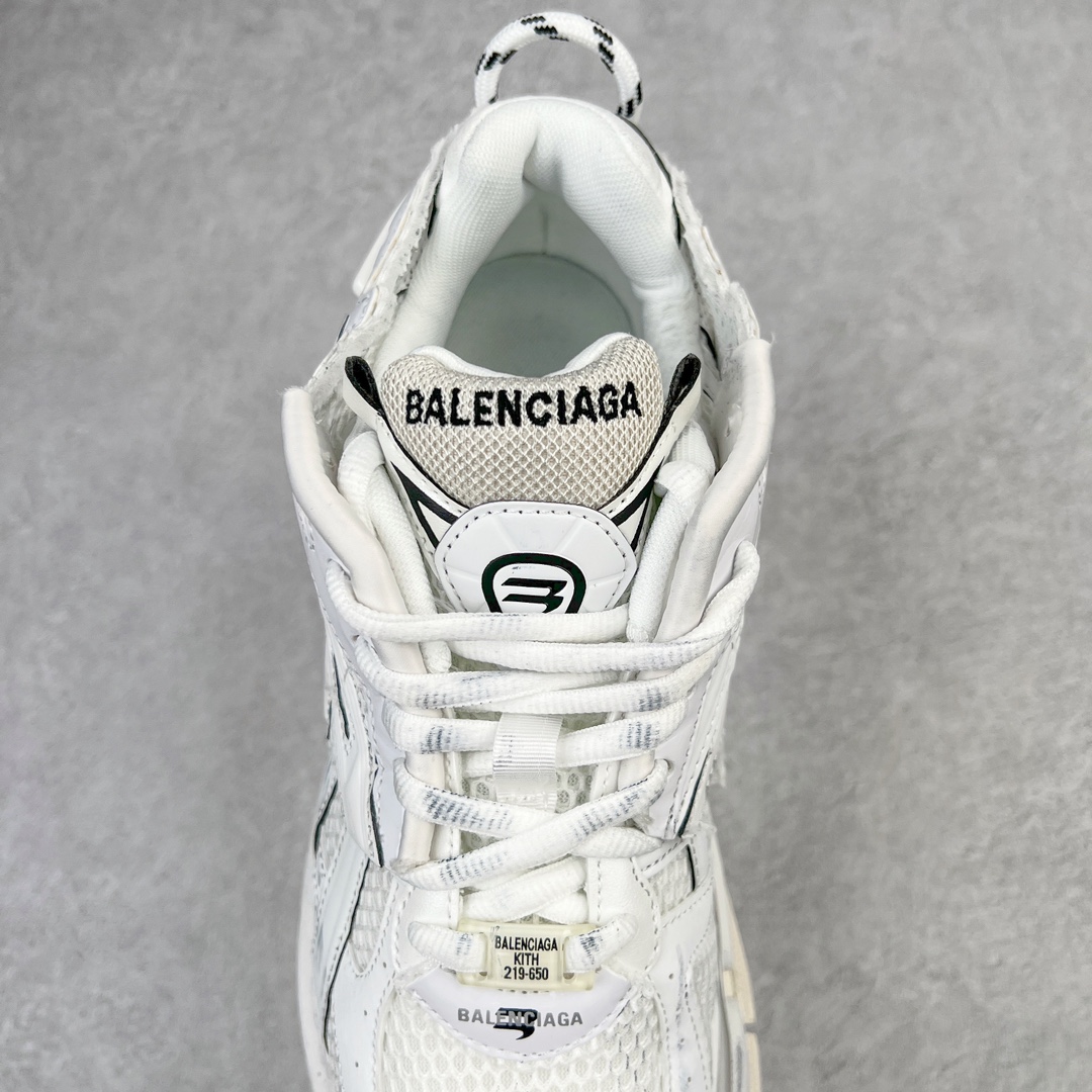 图片[5]-💰460 ＃VG零售版 BALENCIAGA Runner Sneaker 巴黎世家七代慢跑系列低帮复古野跑潮流运动鞋老爹鞋 尼龙和网布材质 磨损效果 鞋头边缘印有尺码 背面浮印尺码 外侧印有跑者徽标 鞋舌刺绣 Balenciaga 品牌标识 鞋跟背面 Balenciaga品牌标识 材质采用65%聚氨酯、35%聚酯纤维 全新 Runner 鞋型轮廓借鉴于 2000 年初的复古线条 搭载大网眼面料制成鞋面基础，由粉色、白色尼龍与橡胶质地覆盖鞋面诠释线条感 当中透过几道手缝线与折损痕更是精准的掌握历经时间淬炼的破旧痕迹 延续其手法至鞋领、鞋跟、鞋带、中底等部分均饰有破损及脏污之貌 尤其是鞋领处与鞋带孔眼条更是采用不规则做旧技术将内容物泡棉随机露出 尺码：35 36 37 38 39 40 41 42 43 44 45 46 编码：by5936030-运动鞋