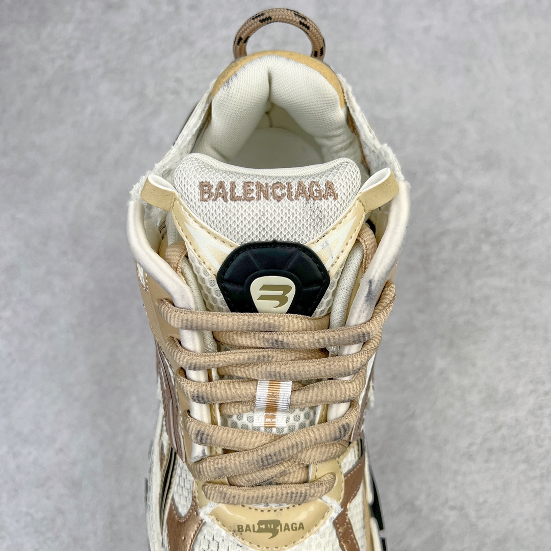 图片[5]-💰460 ＃VG零售版 BALENCIAGA Runner Sneaker 巴黎世家七代慢跑系列低帮复古野跑潮流运动鞋老爹鞋 尼龙和网布材质 磨损效果 鞋头边缘印有尺码 背面浮印尺码 外侧印有跑者徽标 鞋舌刺绣 Balenciaga 品牌标识 鞋跟背面 Balenciaga品牌标识 材质采用65%聚氨酯、35%聚酯纤维 全新 Runner 鞋型轮廓借鉴于 2000 年初的复古线条 搭载大网眼面料制成鞋面基础，由粉色、白色尼龍与橡胶质地覆盖鞋面诠释线条感 当中透过几道手缝线与折损痕更是精准的掌握历经时间淬炼的破旧痕迹 延续其手法至鞋领、鞋跟、鞋带、中底等部分均饰有破损及脏污之貌 尤其是鞋领处与鞋带孔眼条更是采用不规则做旧技术将内容物泡棉随机露出 尺码：35 36 37 38 39 40 41 42 43 44 45 46 编码：by5936030-运动鞋