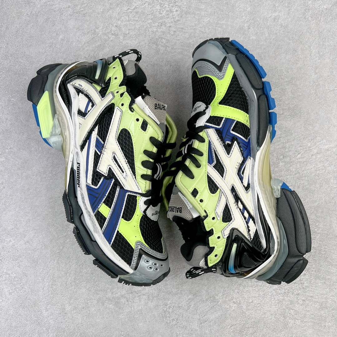 图片[3]-💰460 ＃VG零售版 BALENCIAGA Runner Sneaker 巴黎世家七代慢跑系列低帮复古野跑潮流运动鞋老爹鞋 尼龙和网布材质 磨损效果 鞋头边缘印有尺码 背面浮印尺码 外侧印有跑者徽标 鞋舌刺绣 Balenciaga 品牌标识 鞋跟背面 Balenciaga品牌标识 材质采用65%聚氨酯、35%聚酯纤维 全新 Runner 鞋型轮廓借鉴于 2000 年初的复古线条 搭载大网眼面料制成鞋面基础，由粉色、白色尼龍与橡胶质地覆盖鞋面诠释线条感 当中透过几道手缝线与折损痕更是精准的掌握历经时间淬炼的破旧痕迹 延续其手法至鞋领、鞋跟、鞋带、中底等部分均饰有破损及脏污之貌 尤其是鞋领处与鞋带孔眼条更是采用不规则做旧技术将内容物泡棉随机露出 尺码：35 36 37 38 39 40 41 42 43 44 45 46 编码：by5936030-运动鞋