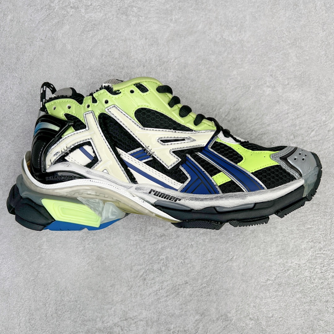 💰460 ＃VG零售版 BALENCIAGA Runner Sneaker 巴黎世家七代慢跑系列低帮复古野跑潮流运动鞋老爹鞋 尼龙和网布材质 磨损效果 鞋头边缘印有尺码 背面浮印尺码 外侧印有跑者徽标 鞋舌刺绣 Balenciaga 品牌标识 鞋跟背面 Balenciaga品牌标识 材质采用65%聚氨酯、35%聚酯纤维 全新 Runner 鞋型轮廓借鉴于 2000 年初的复古线条 搭载大网眼面料制成鞋面基础，由粉色、白色尼龍与橡胶质地覆盖鞋面诠释线条感 当中透过几道手缝线与折损痕更是精准的掌握历经时间淬炼的破旧痕迹 延续其手法至鞋领、鞋跟、鞋带、中底等部分均饰有破损及脏污之貌 尤其是鞋领处与鞋带孔眼条更是采用不规则做旧技术将内容物泡棉随机露出 尺码：35 36 37 38 39 40 41 42 43 44 45 46 编码：by5936030-运动鞋