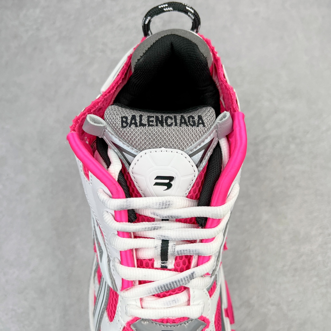 图片[5]-💰460 ＃VG零售版 BALENCIAGA Runner Sneaker 巴黎世家七代慢跑系列低帮复古野跑潮流运动鞋老爹鞋 尼龙和网布材质 磨损效果 鞋头边缘印有尺码 背面浮印尺码 外侧印有跑者徽标 鞋舌刺绣 Balenciaga 品牌标识 鞋跟背面 Balenciaga品牌标识 材质采用65%聚氨酯、35%聚酯纤维 全新 Runner 鞋型轮廓借鉴于 2000 年初的复古线条 搭载大网眼面料制成鞋面基础，由粉色、白色尼龍与橡胶质地覆盖鞋面诠释线条感 当中透过几道手缝线与折损痕更是精准的掌握历经时间淬炼的破旧痕迹 延续其手法至鞋领、鞋跟、鞋带、中底等部分均饰有破损及脏污之貌 尤其是鞋领处与鞋带孔眼条更是采用不规则做旧技术将内容物泡棉随机露出 尺码：35 36 37 38 39 40 41 42 43 44 45 46 编码：by5936030-运动鞋