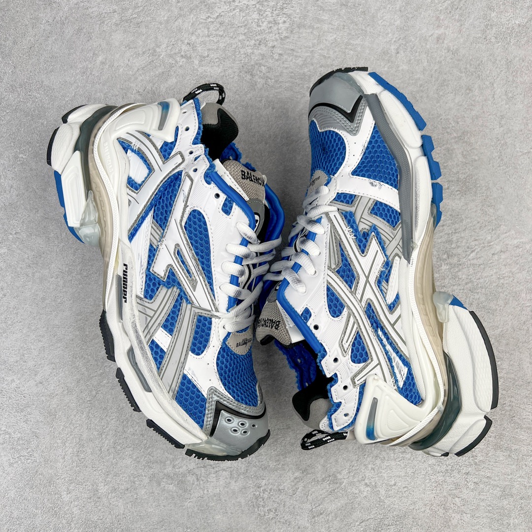 图片[3]-💰460 ＃VG零售版 BALENCIAGA Runner Sneaker 巴黎世家七代慢跑系列低帮复古野跑潮流运动鞋老爹鞋 尼龙和网布材质 磨损效果 鞋头边缘印有尺码 背面浮印尺码 外侧印有跑者徽标 鞋舌刺绣 Balenciaga 品牌标识 鞋跟背面 Balenciaga品牌标识 材质采用65%聚氨酯、35%聚酯纤维 全新 Runner 鞋型轮廓借鉴于 2000 年初的复古线条 搭载大网眼面料制成鞋面基础，由粉色、白色尼龍与橡胶质地覆盖鞋面诠释线条感 当中透过几道手缝线与折损痕更是精准的掌握历经时间淬炼的破旧痕迹 延续其手法至鞋领、鞋跟、鞋带、中底等部分均饰有破损及脏污之貌 尤其是鞋领处与鞋带孔眼条更是采用不规则做旧技术将内容物泡棉随机露出 尺码：35 36 37 38 39 40 41 42 43 44 45 46 编码：by5936030-运动鞋