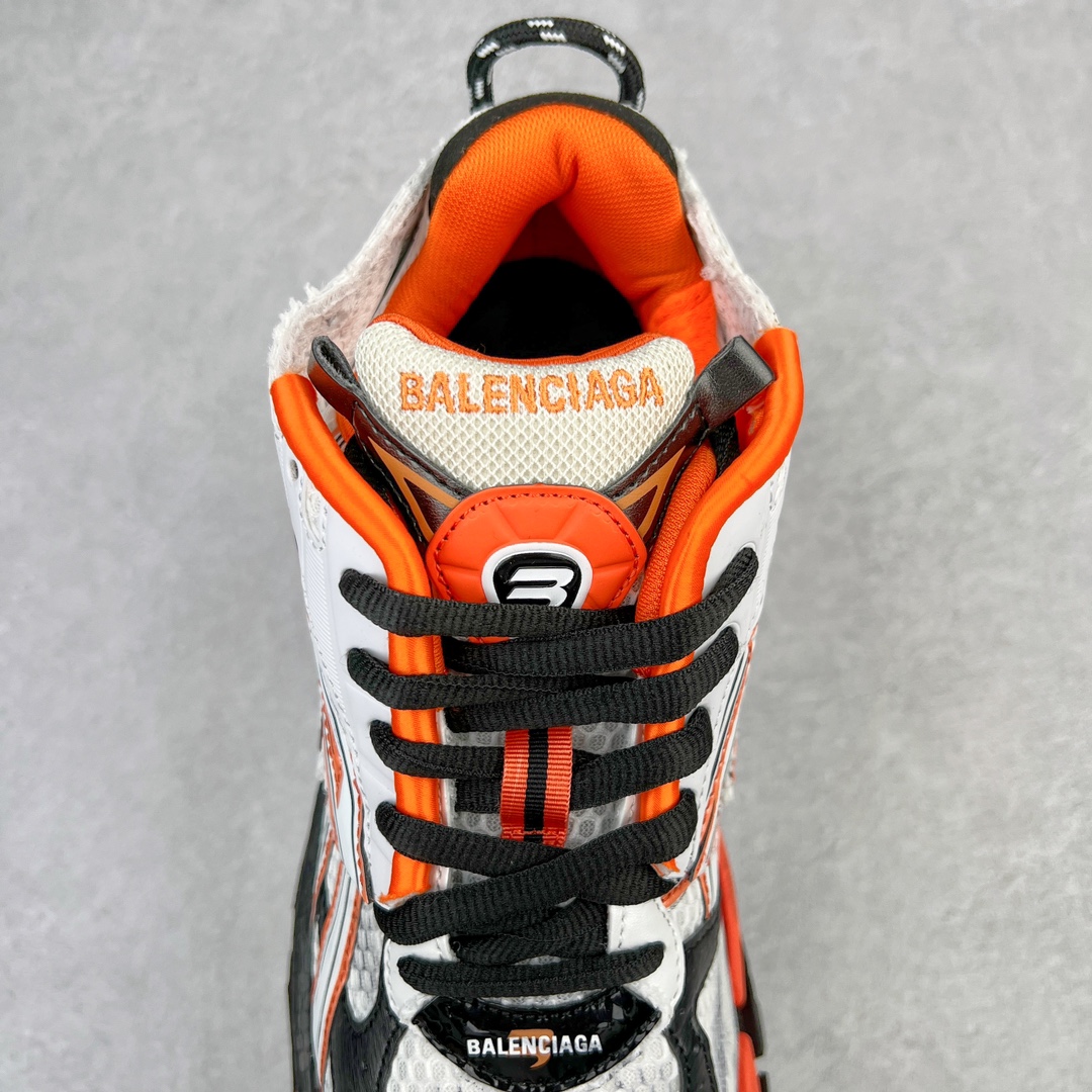 图片[5]-💰460 ＃VG零售版 BALENCIAGA Runner Sneaker 巴黎世家七代慢跑系列低帮复古野跑潮流运动鞋老爹鞋 尼龙和网布材质 磨损效果 鞋头边缘印有尺码 背面浮印尺码 外侧印有跑者徽标 鞋舌刺绣 Balenciaga 品牌标识 鞋跟背面 Balenciaga品牌标识 材质采用65%聚氨酯、35%聚酯纤维 全新 Runner 鞋型轮廓借鉴于 2000 年初的复古线条 搭载大网眼面料制成鞋面基础，由粉色、白色尼龍与橡胶质地覆盖鞋面诠释线条感 当中透过几道手缝线与折损痕更是精准的掌握历经时间淬炼的破旧痕迹 延续其手法至鞋领、鞋跟、鞋带、中底等部分均饰有破损及脏污之貌 尤其是鞋领处与鞋带孔眼条更是采用不规则做旧技术将内容物泡棉随机露出 尺码：35 36 37 38 39 40 41 42 43 44 45 46 编码：by5936030-运动鞋