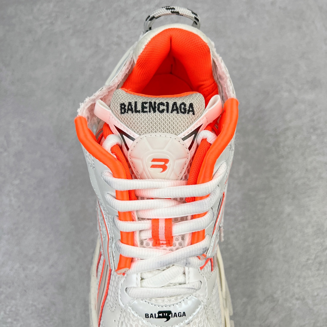 图片[5]-💰460 ＃VG零售版 BALENCIAGA Runner Sneaker 巴黎世家七代慢跑系列低帮复古野跑潮流运动鞋老爹鞋 尼龙和网布材质 磨损效果 鞋头边缘印有尺码 背面浮印尺码 外侧印有跑者徽标 鞋舌刺绣 Balenciaga 品牌标识 鞋跟背面 Balenciaga品牌标识 材质采用65%聚氨酯、35%聚酯纤维 全新 Runner 鞋型轮廓借鉴于 2000 年初的复古线条 搭载大网眼面料制成鞋面基础，由粉色、白色尼龍与橡胶质地覆盖鞋面诠释线条感 当中透过几道手缝线与折损痕更是精准的掌握历经时间淬炼的破旧痕迹 延续其手法至鞋领、鞋跟、鞋带、中底等部分均饰有破损及脏污之貌 尤其是鞋领处与鞋带孔眼条更是采用不规则做旧技术将内容物泡棉随机露出 尺码：35 36 37 38 39 40 41 42 43 44 45 46 编码：by5936030-运动鞋