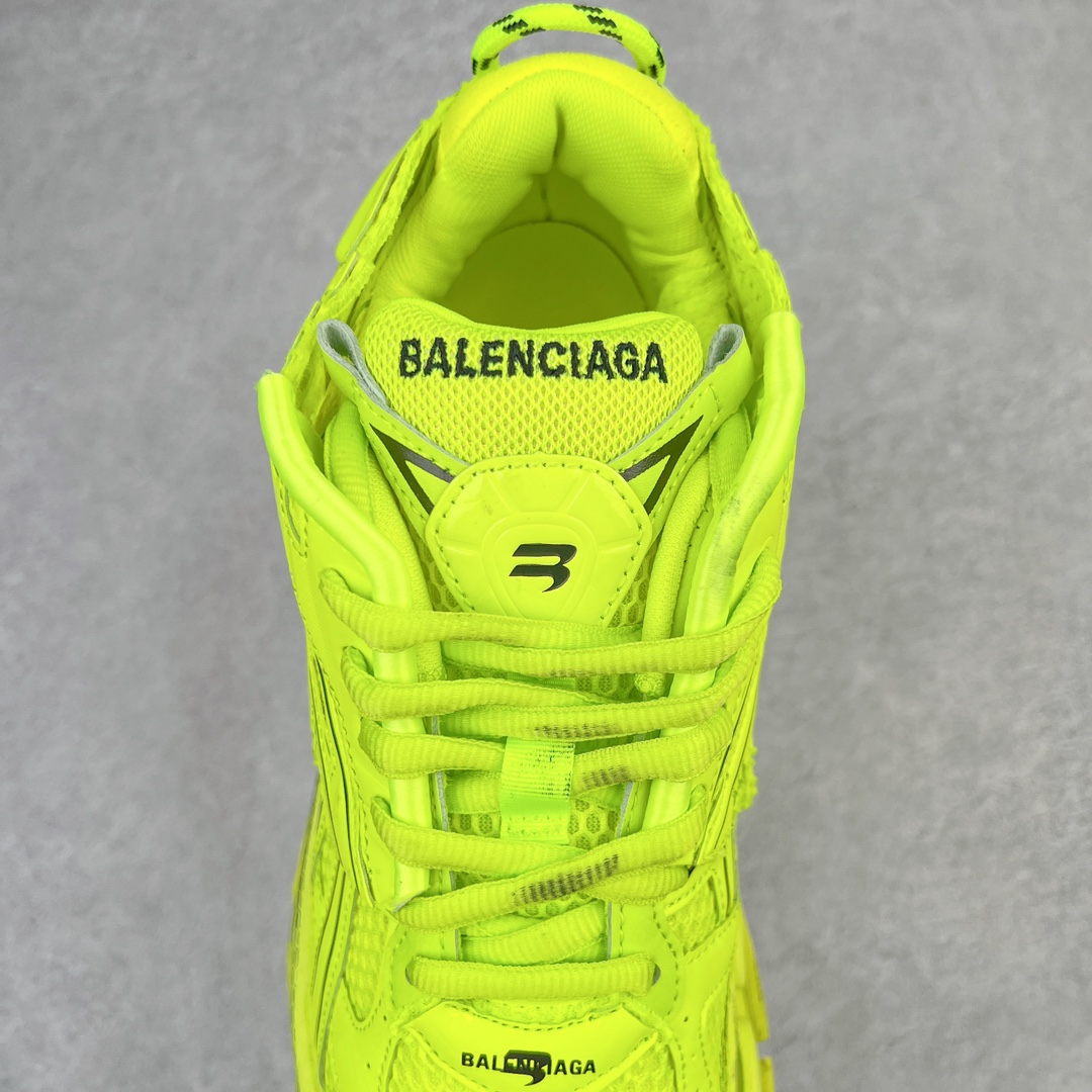 图片[5]-💰460 ＃VG零售版 BALENCIAGA Runner Sneaker 巴黎世家七代慢跑系列低帮复古野跑潮流运动鞋老爹鞋 尼龙和网布材质 磨损效果 鞋头边缘印有尺码 背面浮印尺码 外侧印有跑者徽标 鞋舌刺绣 Balenciaga 品牌标识 鞋跟背面 Balenciaga品牌标识 材质采用65%聚氨酯、35%聚酯纤维 全新 Runner 鞋型轮廓借鉴于 2000 年初的复古线条 搭载大网眼面料制成鞋面基础，由粉色、白色尼龍与橡胶质地覆盖鞋面诠释线条感 当中透过几道手缝线与折损痕更是精准的掌握历经时间淬炼的破旧痕迹 延续其手法至鞋领、鞋跟、鞋带、中底等部分均饰有破损及脏污之貌 尤其是鞋领处与鞋带孔眼条更是采用不规则做旧技术将内容物泡棉随机露出 尺码：35 36 37 38 39 40 41 42 43 44 45 46 编码：by5936030-运动鞋