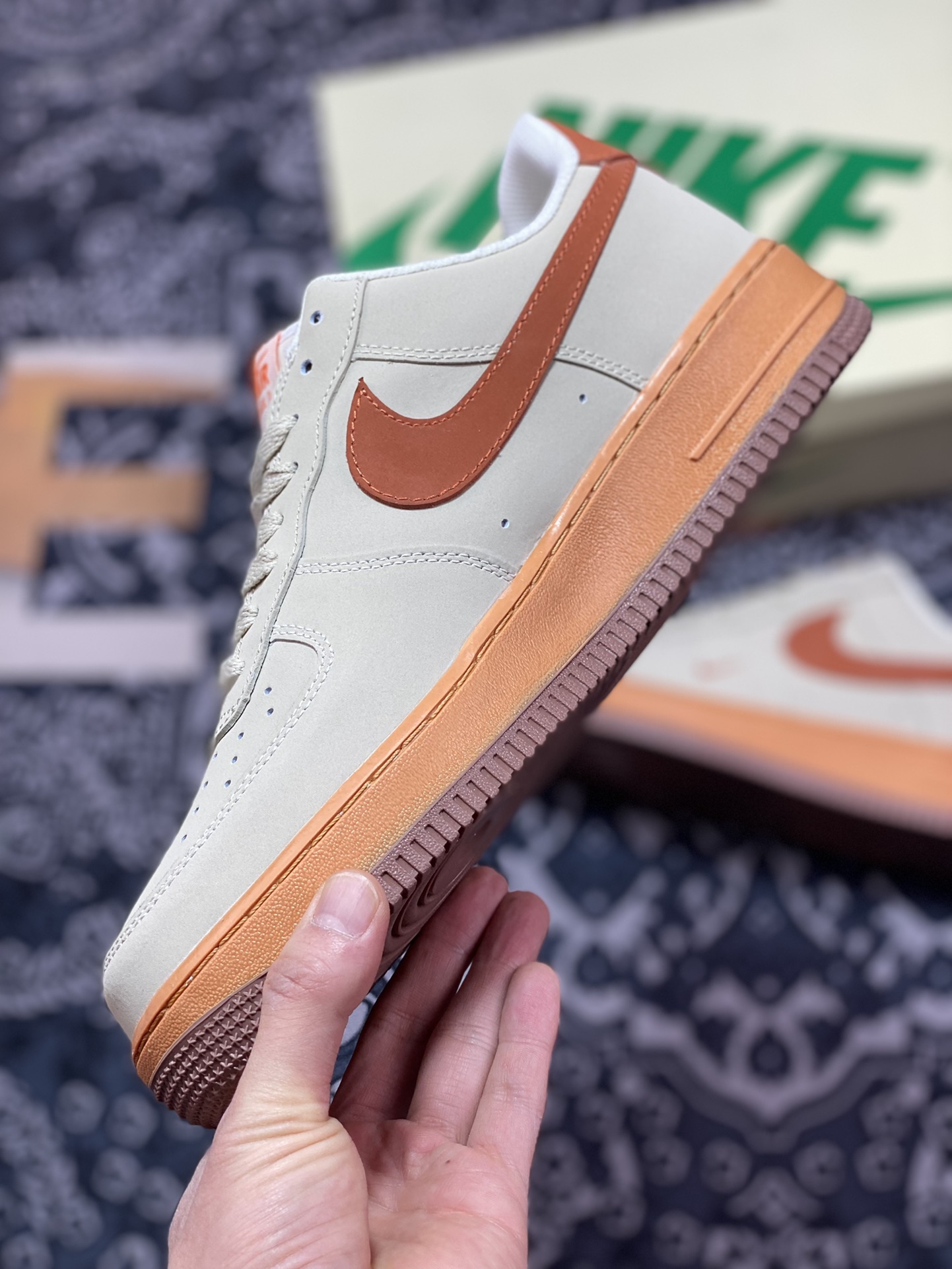 220 Louis Vuitton x Nike Air Force 1 07 LV8"Sand Grey/Orange Gold LV"空军一号板鞋“皮革沙灰橘橙LV印花”315122-001