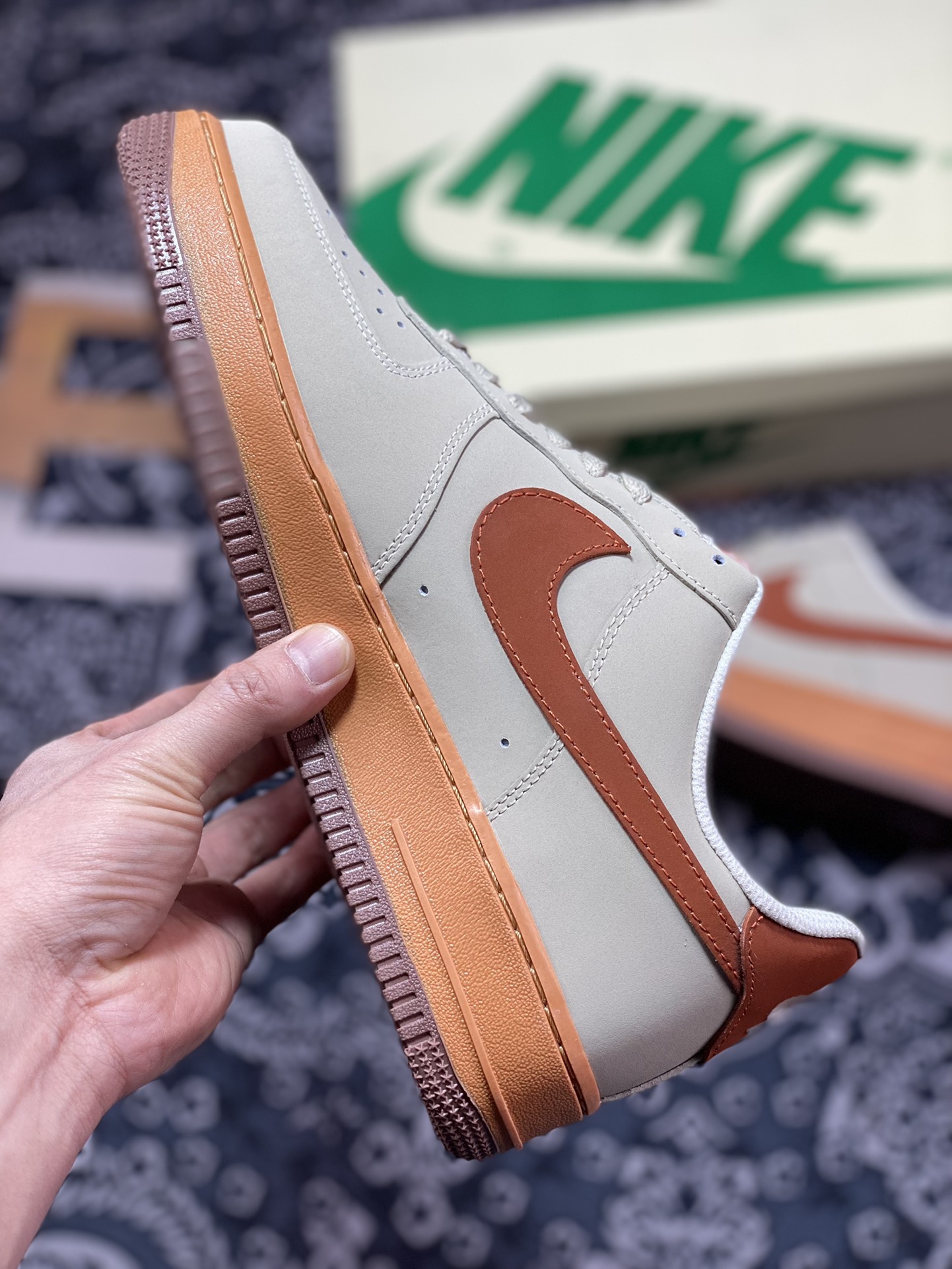 220 Louis Vuitton x Nike Air Force 1 07 LV8"Sand Grey/Orange Gold LV"空军一号板鞋“皮革沙灰橘橙LV印花”315122-001