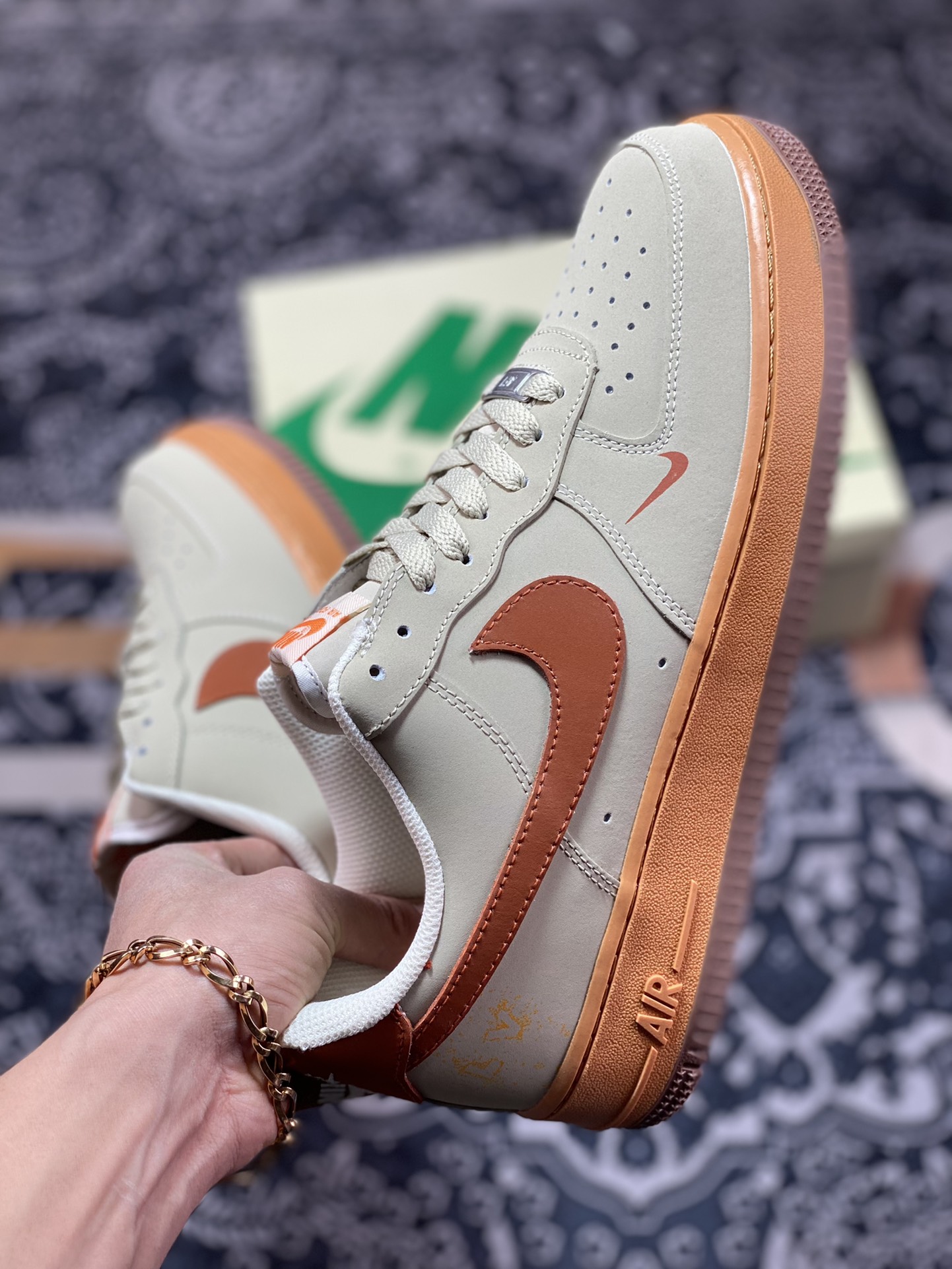 220 Louis Vuitton x Nike Air Force 1 07 LV8"Sand Grey/Orange Gold LV"空军一号板鞋“皮革沙灰橘橙LV印花”315122-001