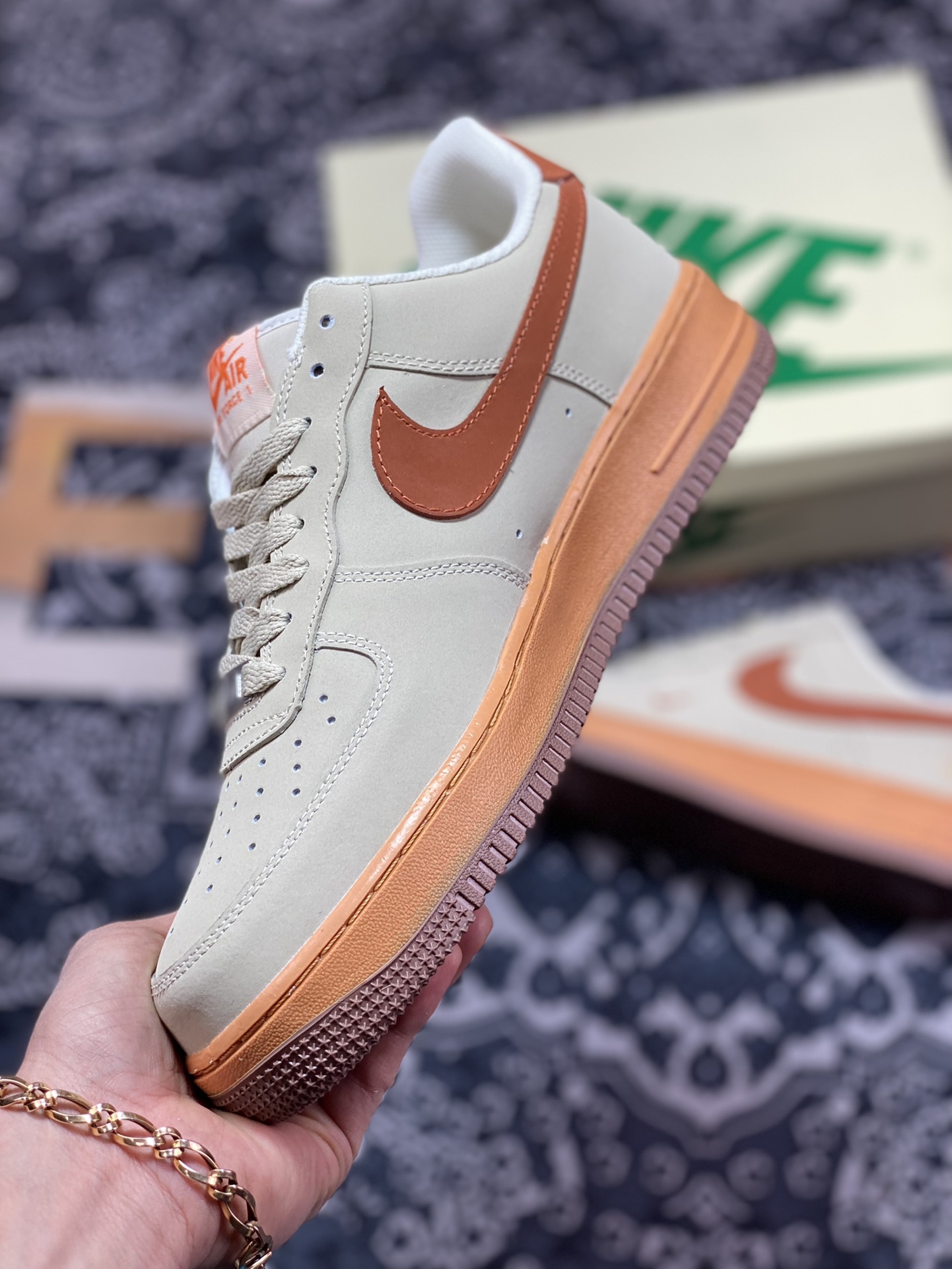 220 Louis Vuitton x Nike Air Force 1 07 LV8"Sand Grey/Orange Gold LV"空军一号板鞋“皮革沙灰橘橙LV印花”315122-001