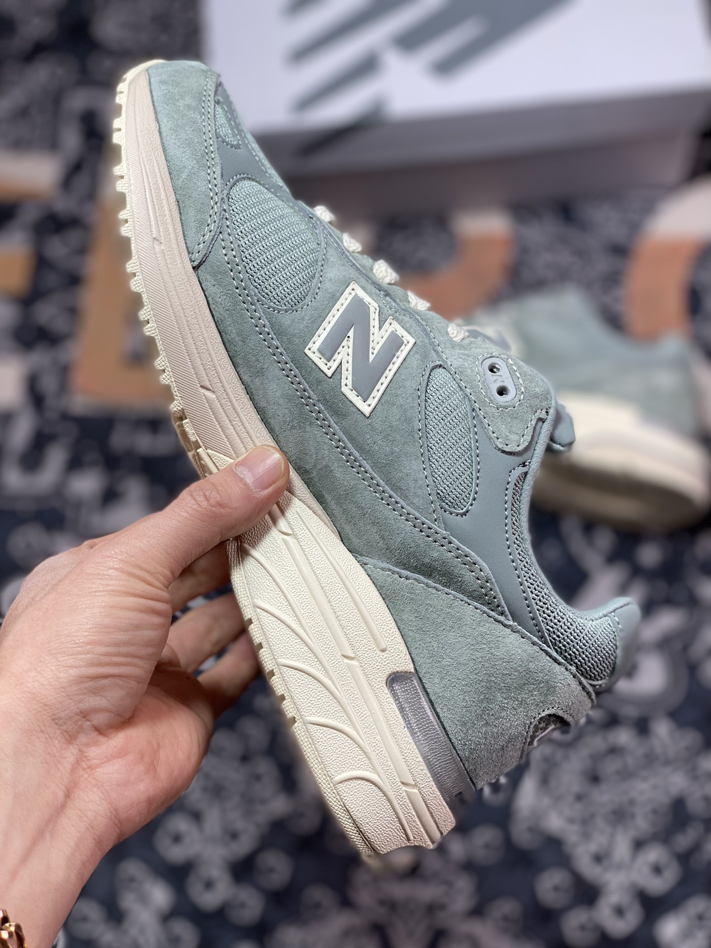 New Balance Made in USA MR993 series American origin ”Co-branded Light Grass Green Pistachio” MR993KH1