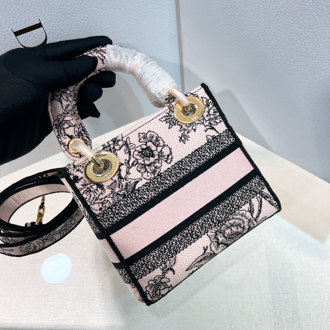 Сумка Dior Lady D-Lite с цветочным принтом