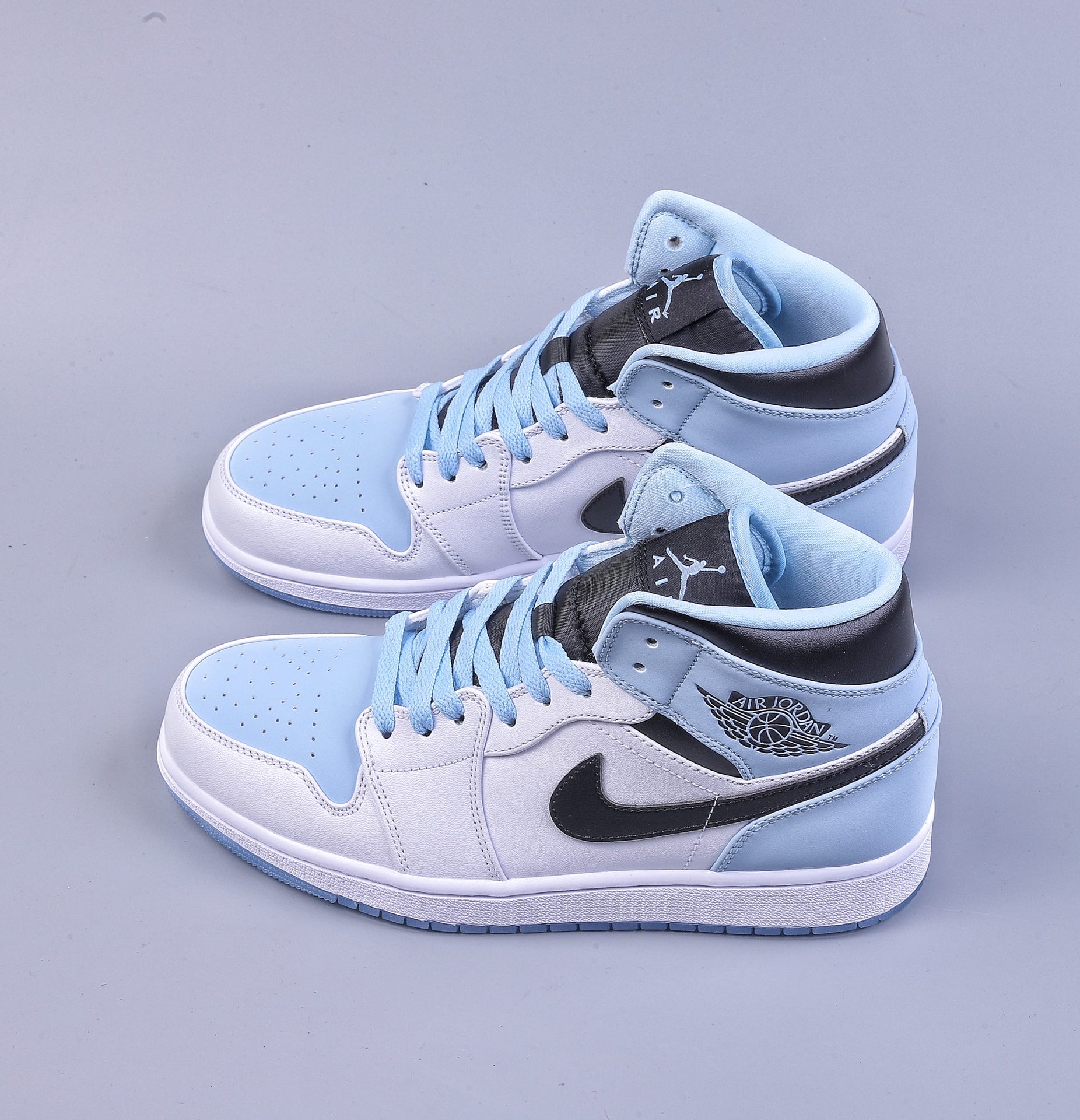 220 Air Jordan AJ1 Mid AJ1 乔1冰蓝色 中帮篮球鞋 DV1308-104
