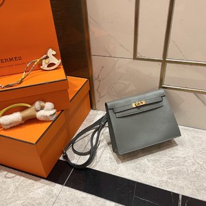 Hermes Kelly Handbags Crossbody & Shoulder Bags Almond Green Apricot Color Gold Hardware