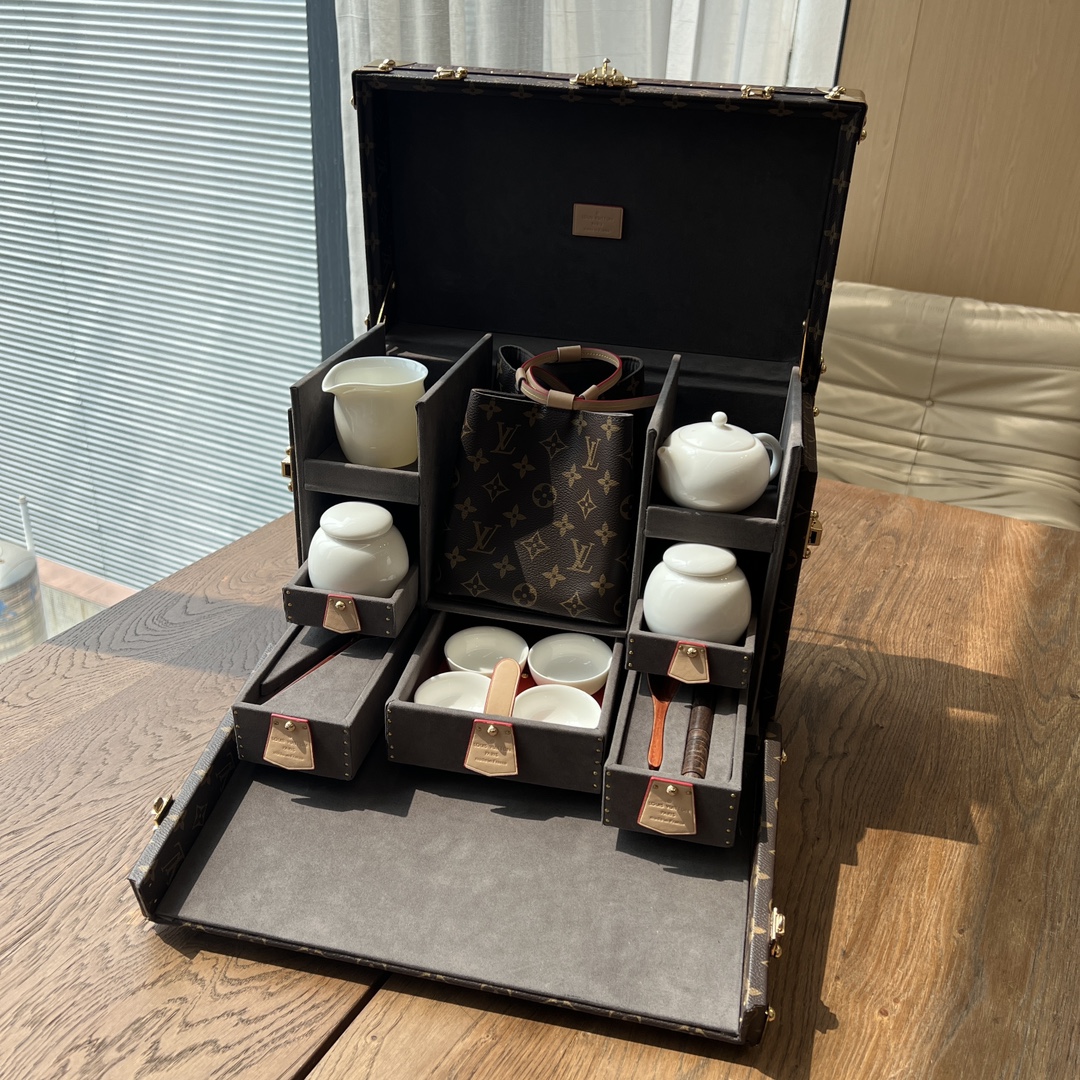 路易威登 Louis Vuitton 高定典藏名品高定成衣时装外套连衣裙衬衫T恤 #F9D64392 3