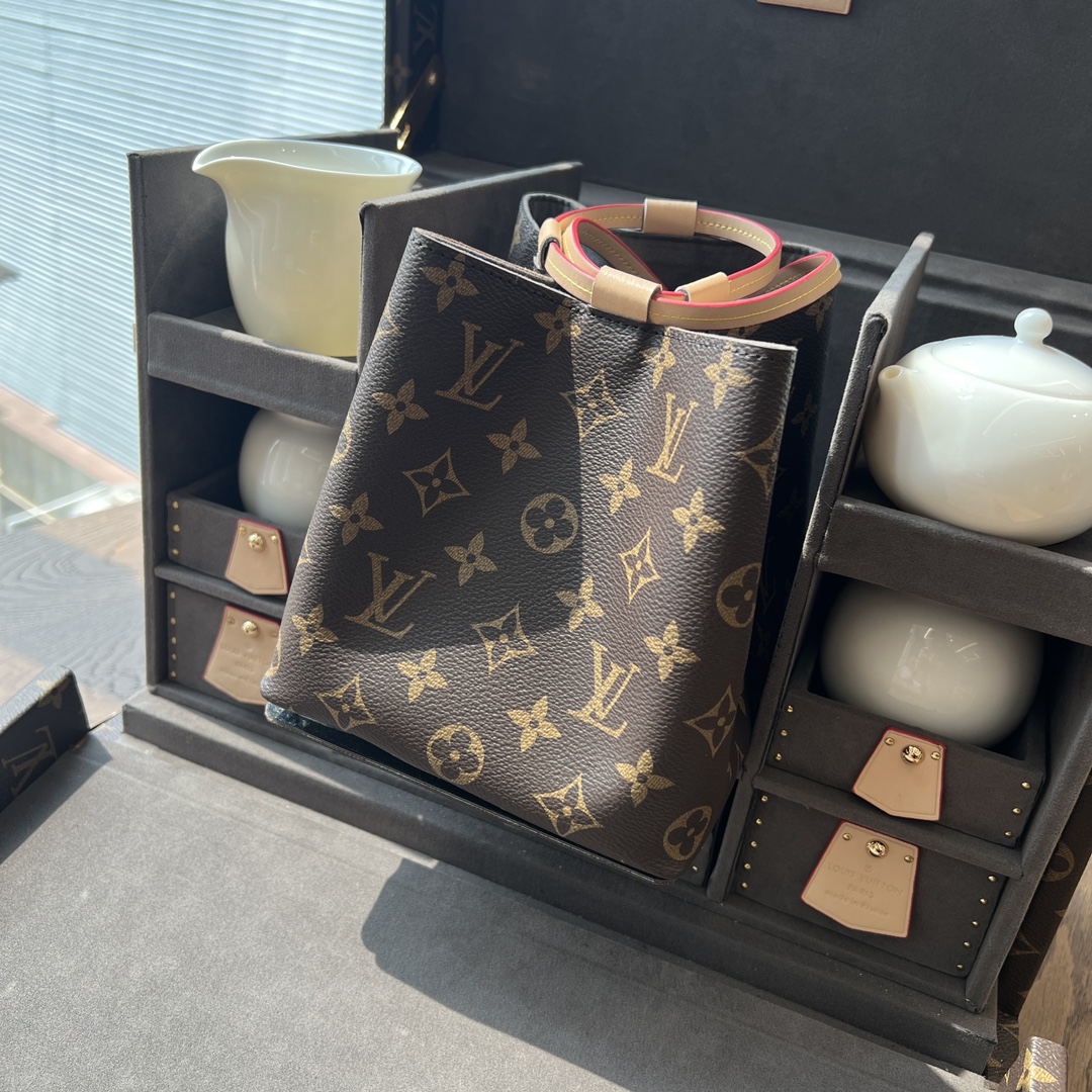 路易威登 Louis Vuitton 高定典藏名品高定成衣时装外套连衣裙衬衫T恤 #F9D64392 8