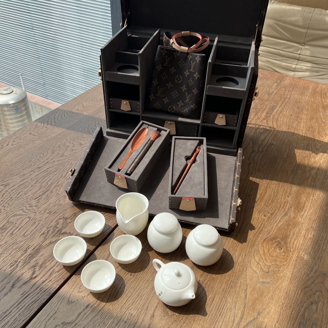 路易威登 Louis Vuitton 高定典藏名品高定成衣时装外套连衣裙衬衫T恤 #38E4A00D 3