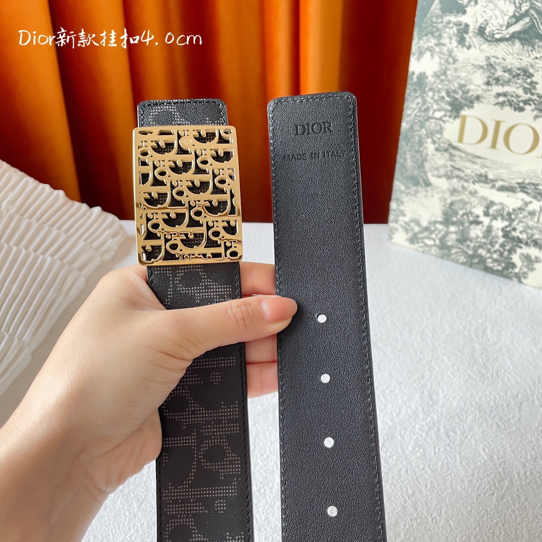 Dior这款金属覆层黄铜腰带扣采用“