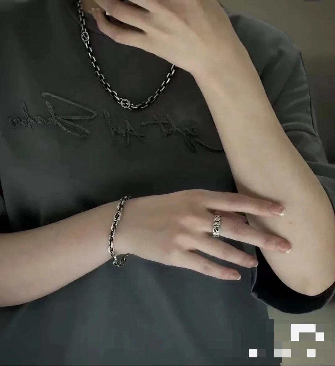 NO:384626,Gucci 925 silver necklace, necklace, Cuban chain trade design, classic and versatile, cool wearing effect, double G interlocking logo, increases brand awareness, simple style but with a long and elegant finish, presents a contemporary street style and punk temperament, fine jewelry, gucci, necklace19860909Gucci 925银项链 项链古巴链条贸设计 经典百搭,佩戴效果酷酷哒 双G互扣标识 增加了品牌的辦识度 简简单单的款式却又余韵流长鱼 呈现当代街头风和朋克气质,饰品精品,gucci,necklace,Jewelry