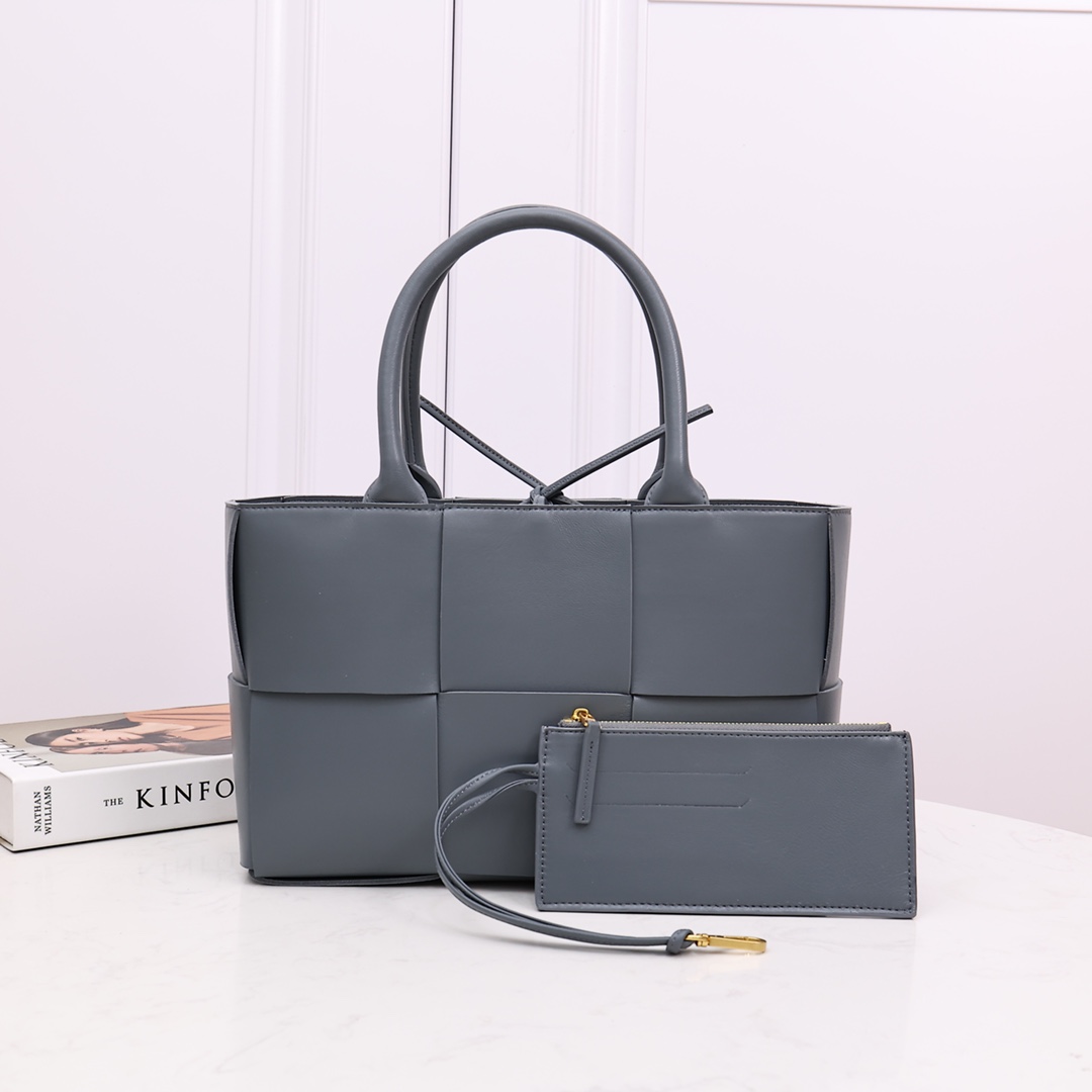 Bottega Veneta SLIP Tote Bag Maxi Intrecciato Small