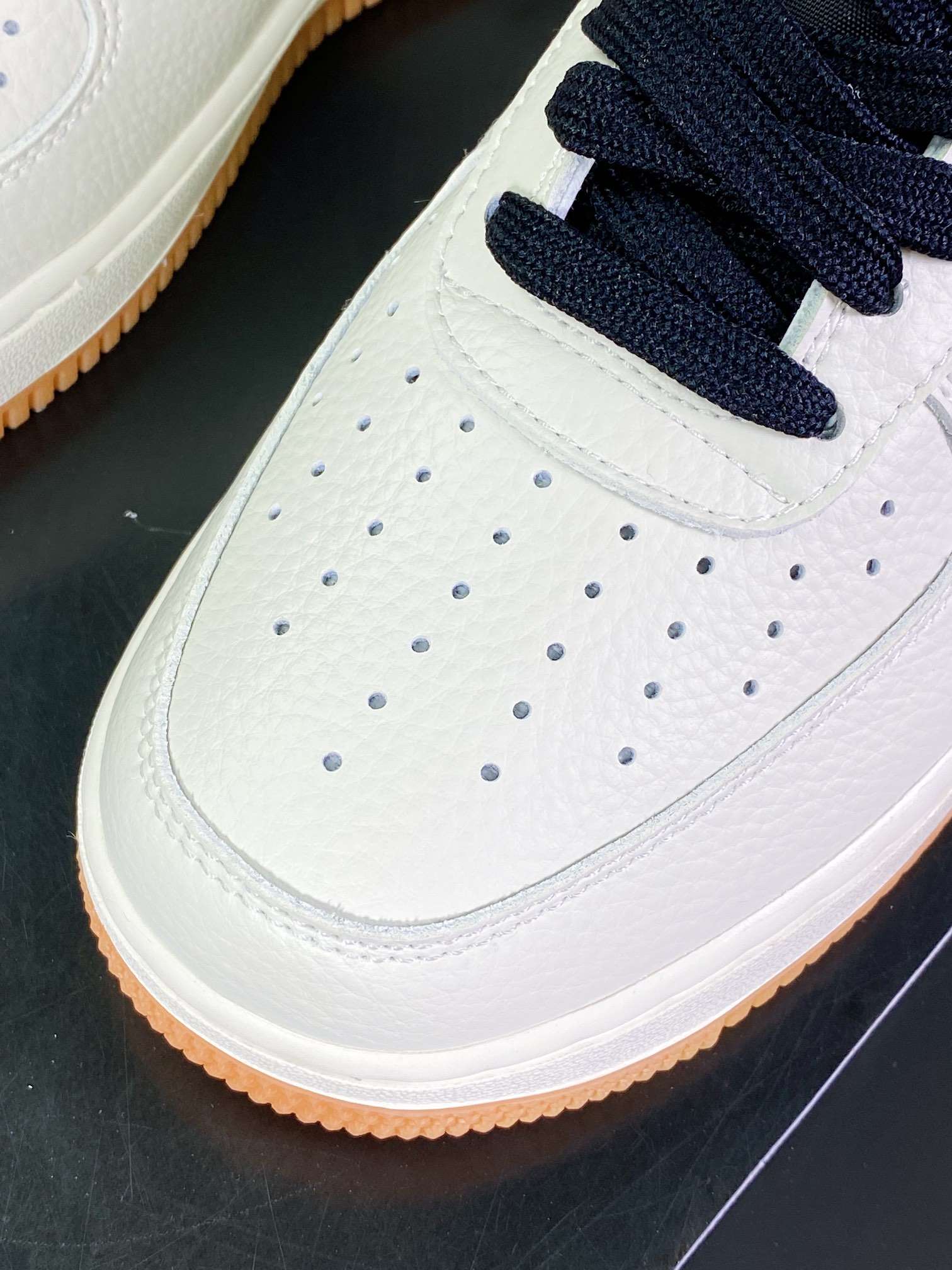 240 Air Force 1’07 Low”Milky White/Black/Gum”空军一号板鞋“皮革奶白黑生胶底”Ml2002-116