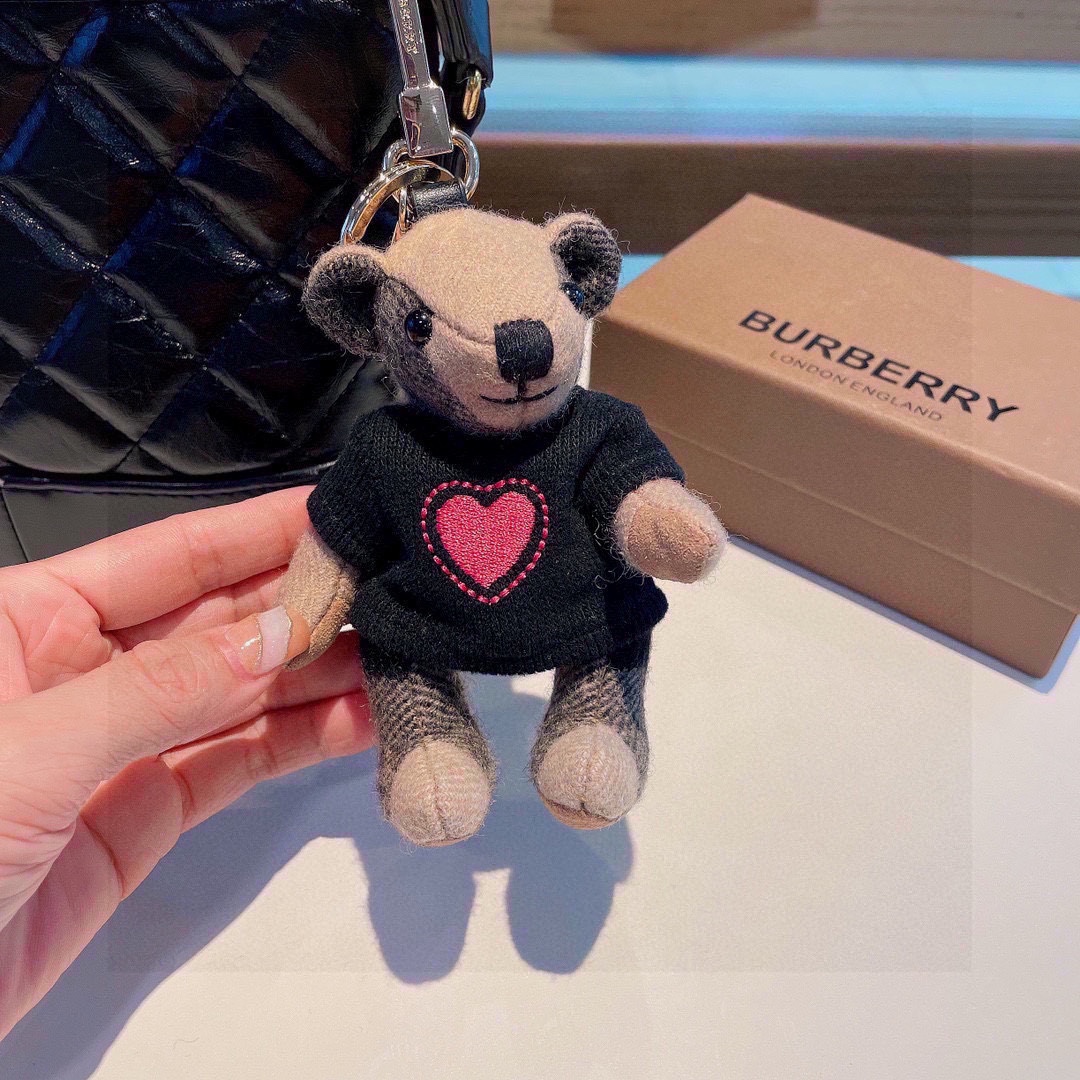 Burberry代工厂小熊挂件巴宝莉