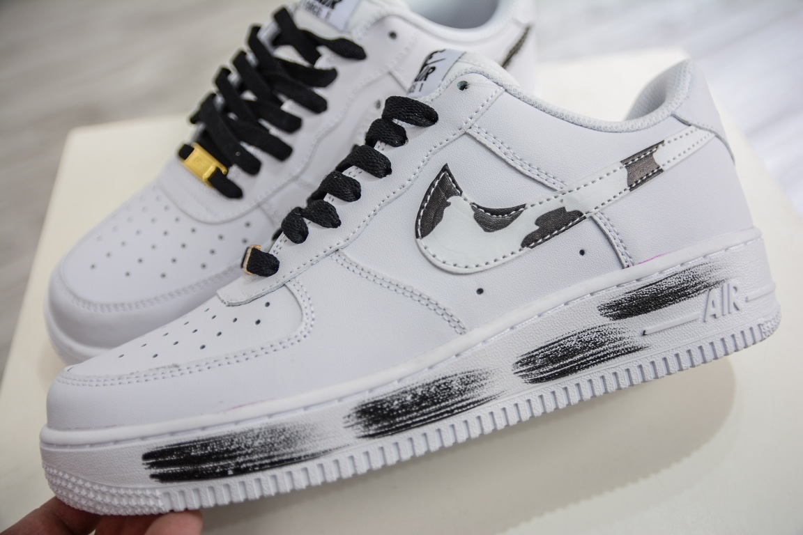 Air Force 1 '07 Low White and Black Graffiti DE0023-001