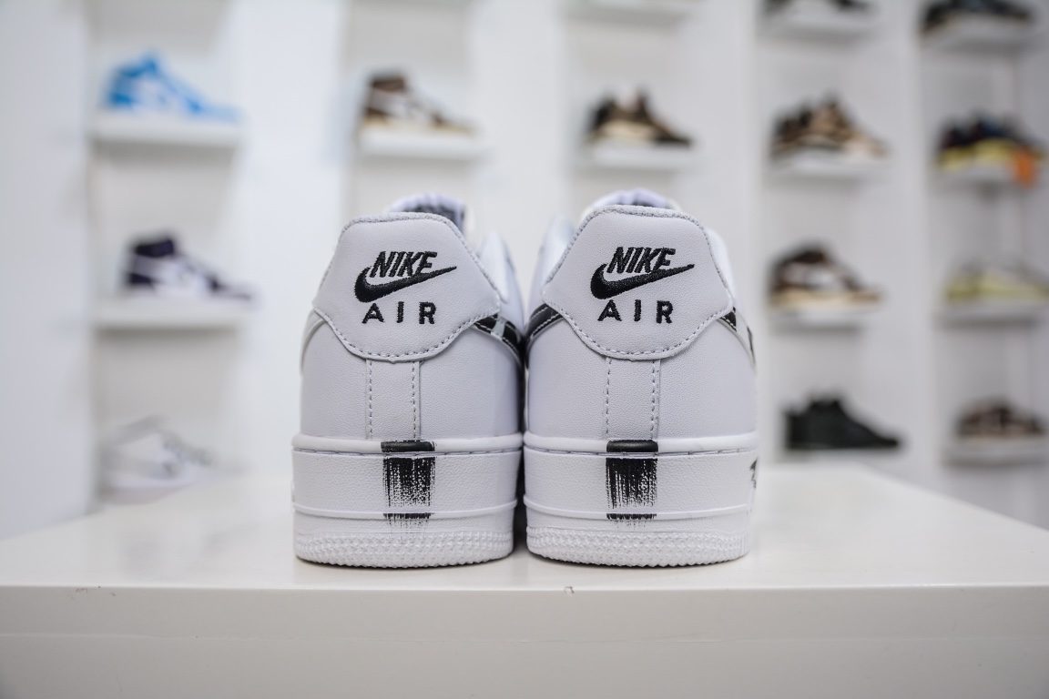 Air Force 1 '07 Low White and Black Graffiti DE0023-001