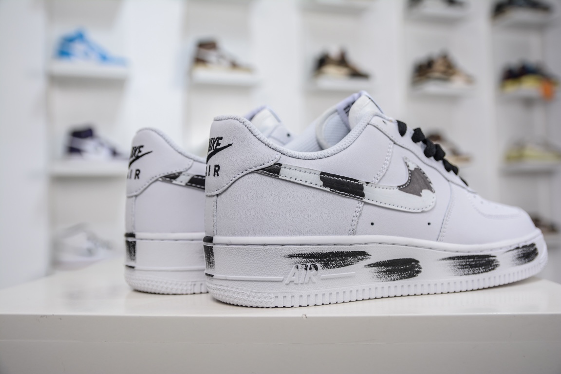 Air Force 1 '07 Low White and Black Graffiti DE0023-001