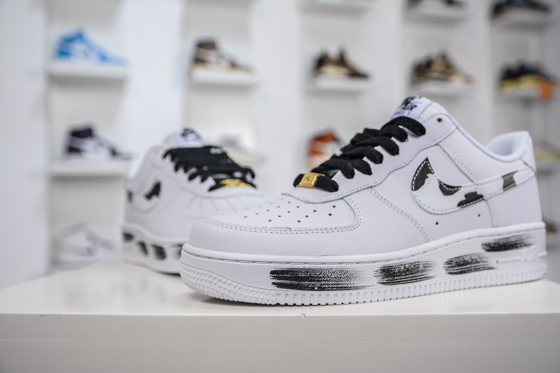 Air Force 1 '07 Low White and Black Graffiti DE0023-001