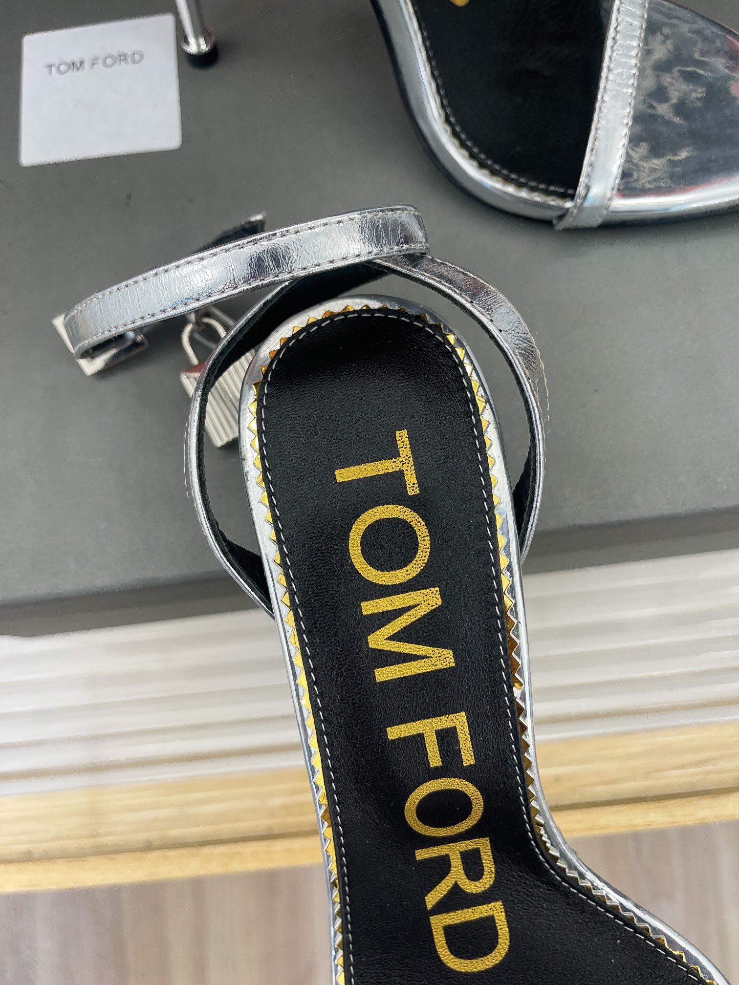 TOMFORDadlock带缀饰金属