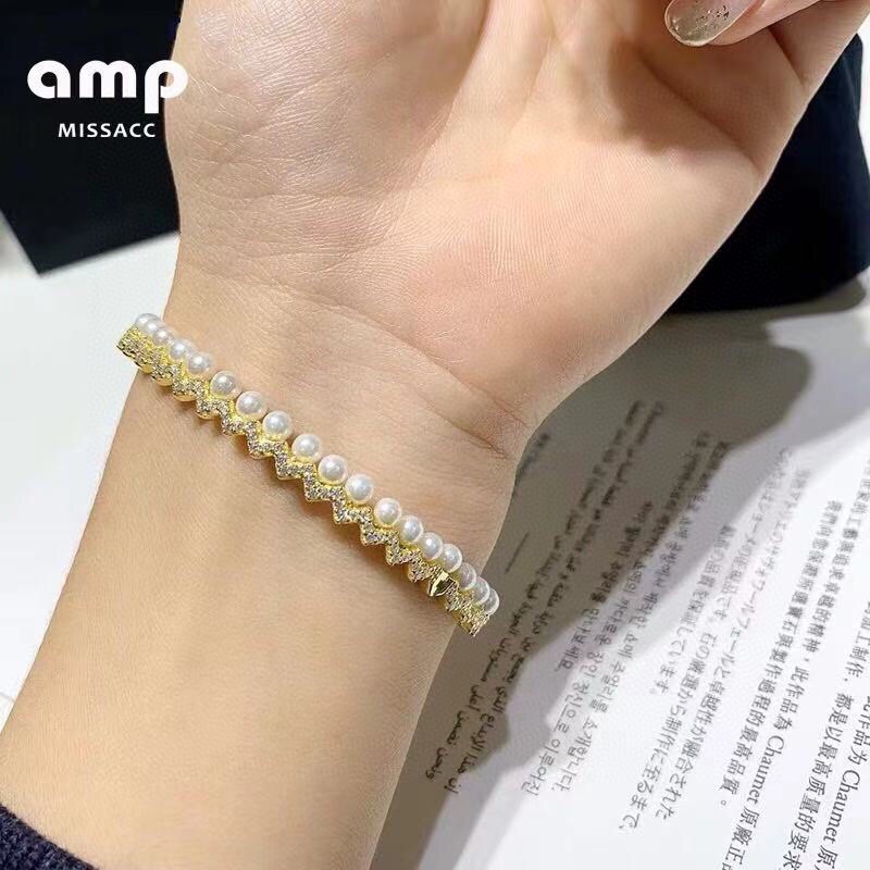  APm monaco金色 白金 Z字形珍珠手链手镯！这款单戴也好看，叠戴也是非常不错的选择，边上是有珍