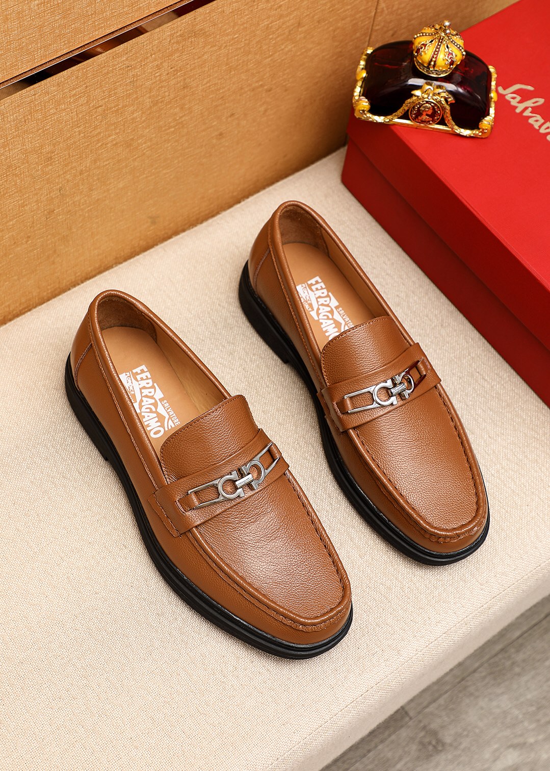 Product: Ferragamoo "Ferragamo" casual leather shoes in regular sizes 38-44 (customized at