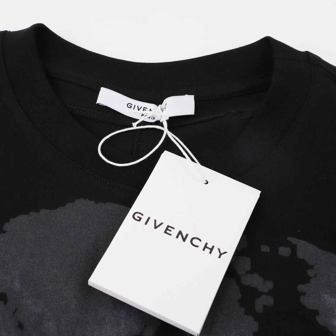 220 GIVENCHY/纪梵希 大狗印花圆领T恤