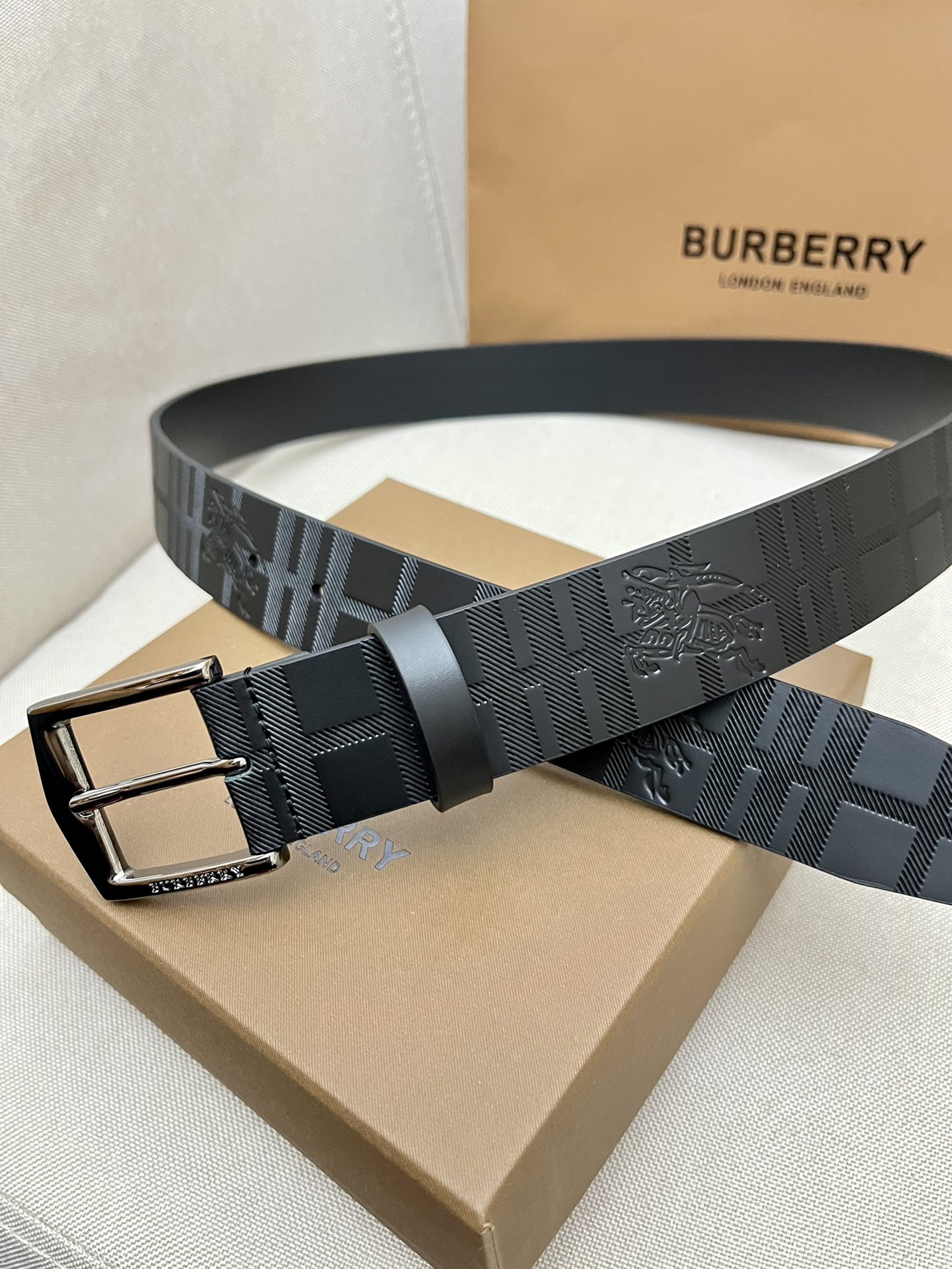 BURBERRY-巴宝莉！男士专柜对