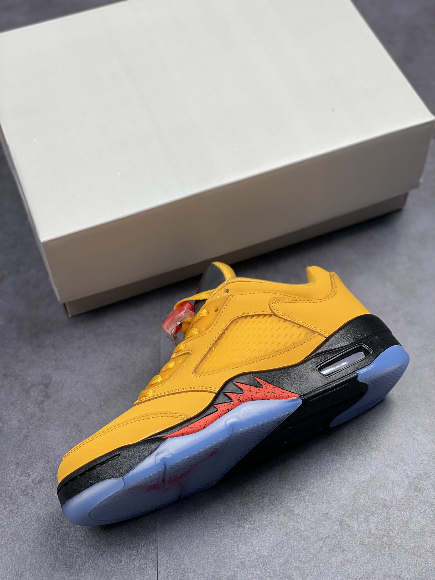 210 Air Jordan 5 low 低帮乔丹5 DA8016-700