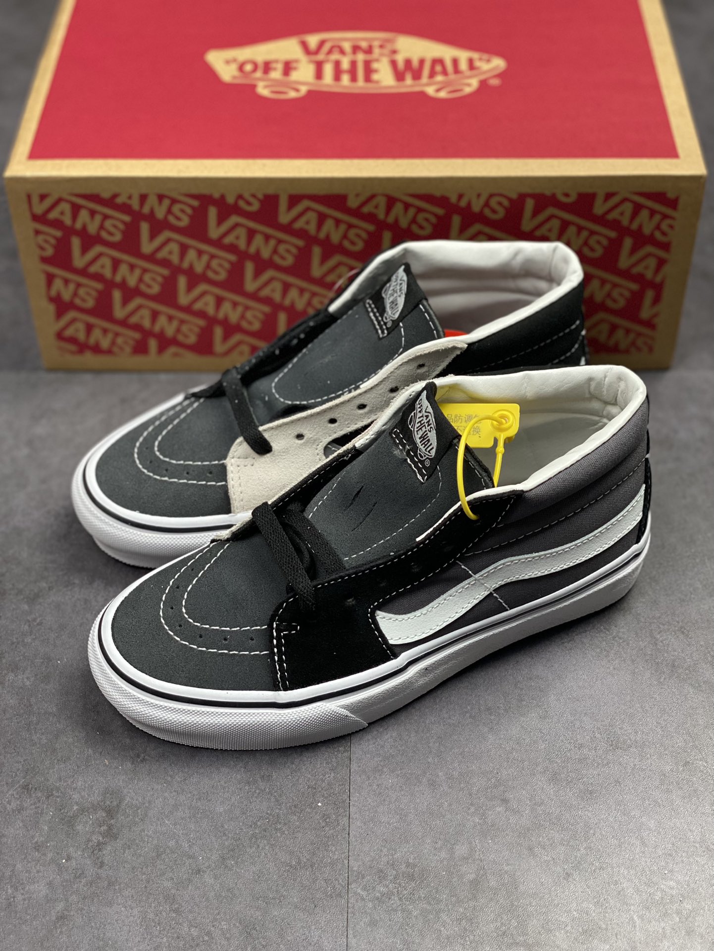 Vans SK8 Mid Vans black and gray color matching retro casual non-slip men's and women's mid-top canvas shoes skateboard shoes