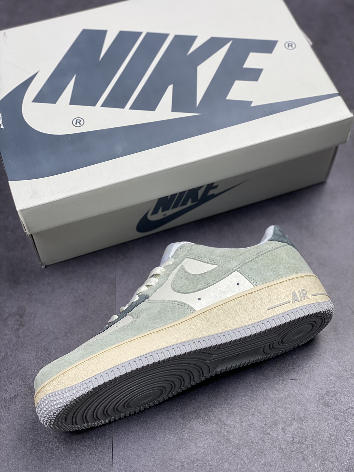 250 Nike Air Force 1 Low 07 浅绿麂皮 DE0099-003